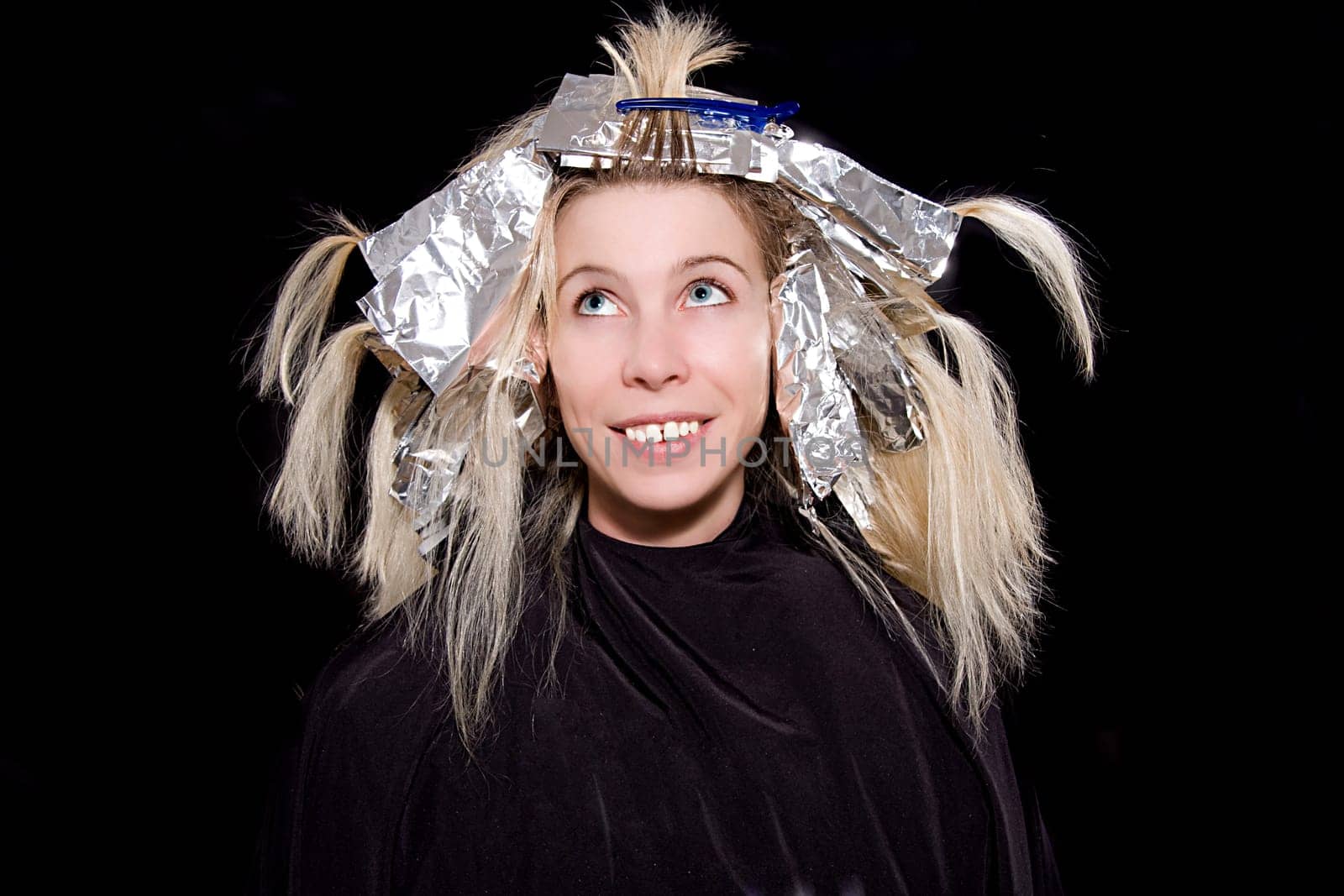young woman at the hairdresser 02