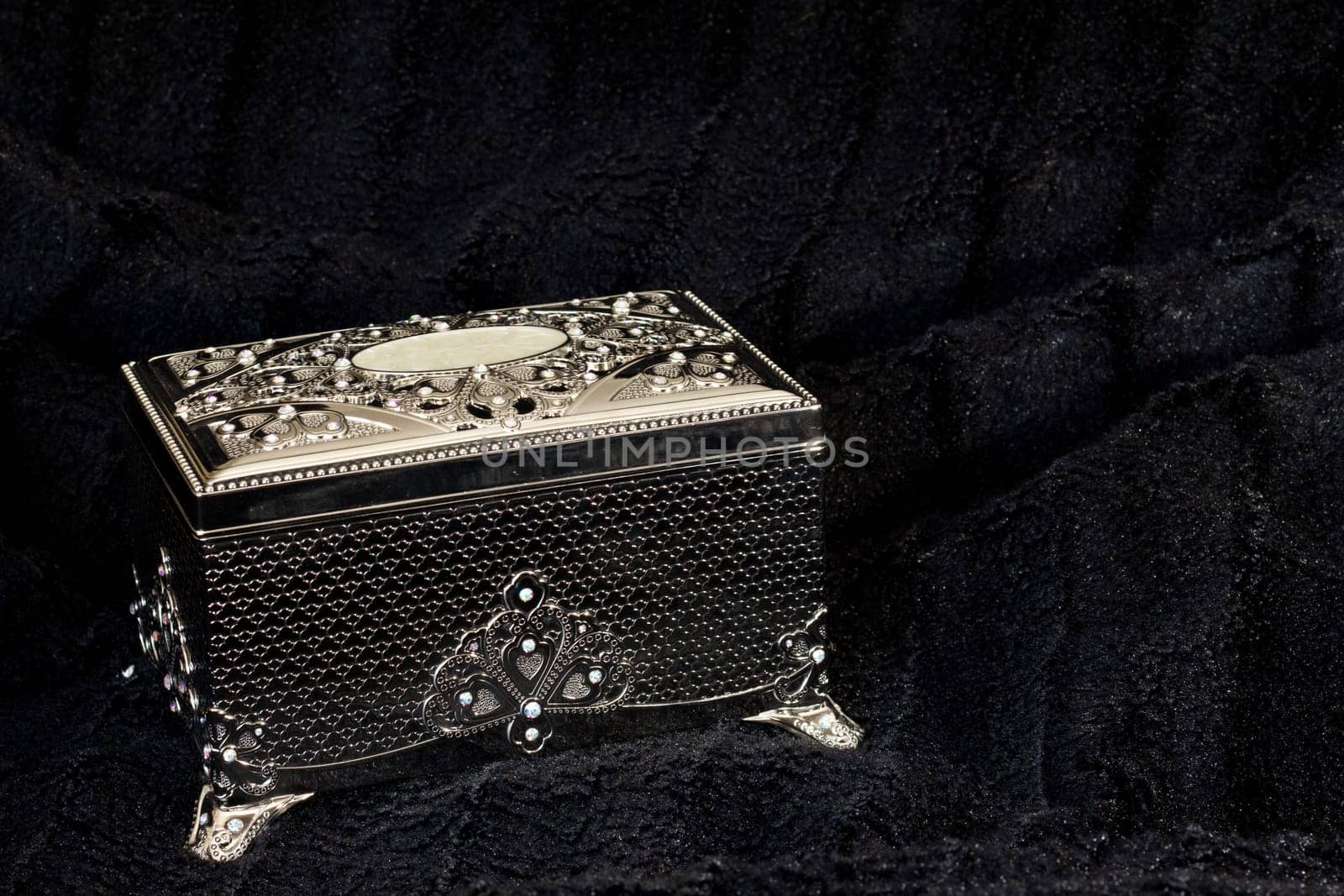 A silver jewellry box