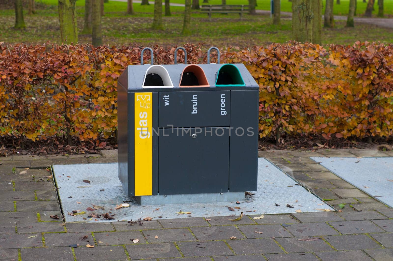 container for recycling different colors of glass