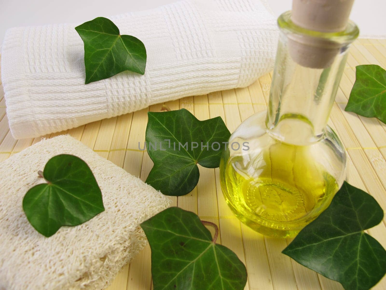 Ivy oil