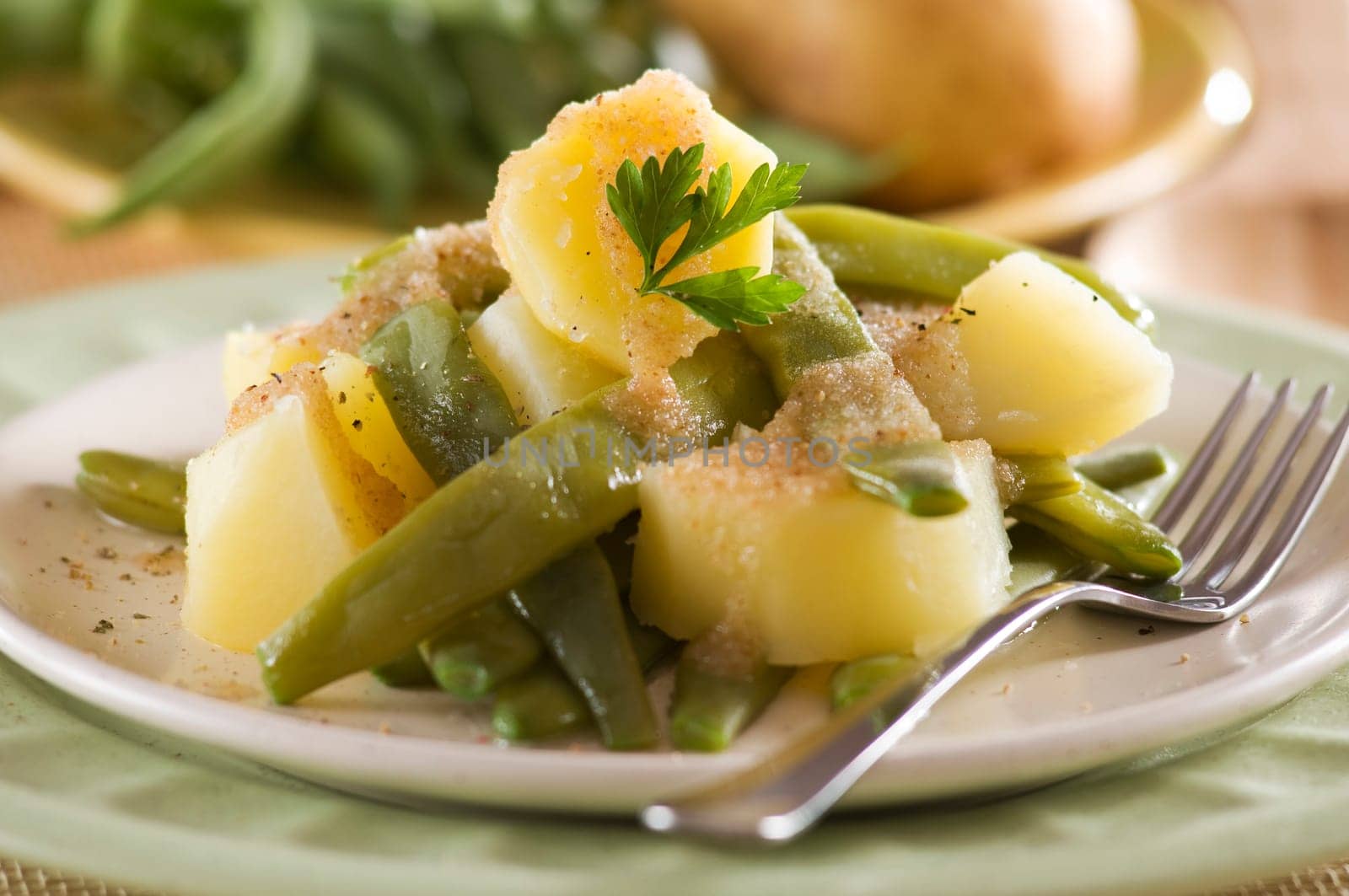 Cooked potato with green beans, olive oil and bread crumbs