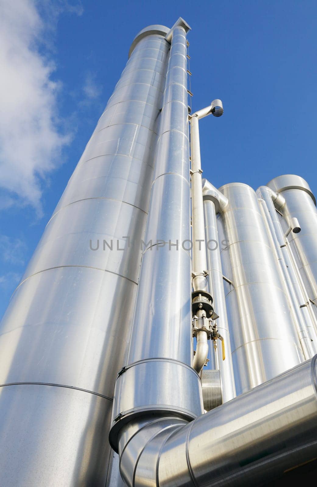 large refinery oil and gas pipes, pipeline construction