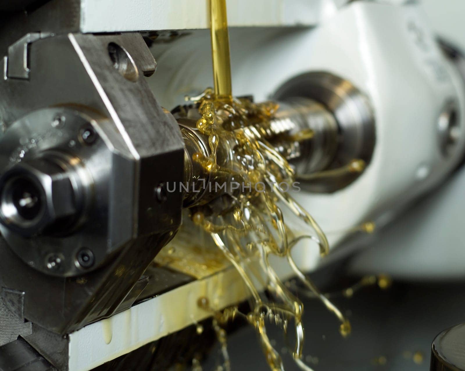 Moving oil in a machine