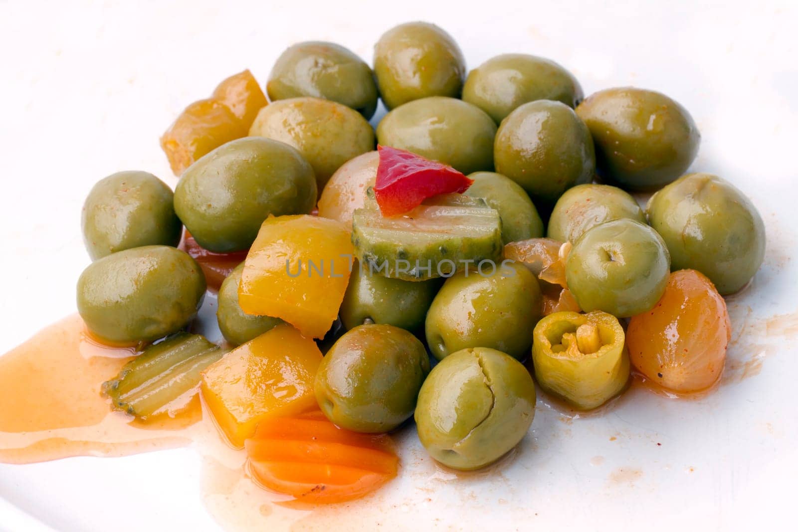 Dull yellowish green pitted olives and pimento. Garnachas