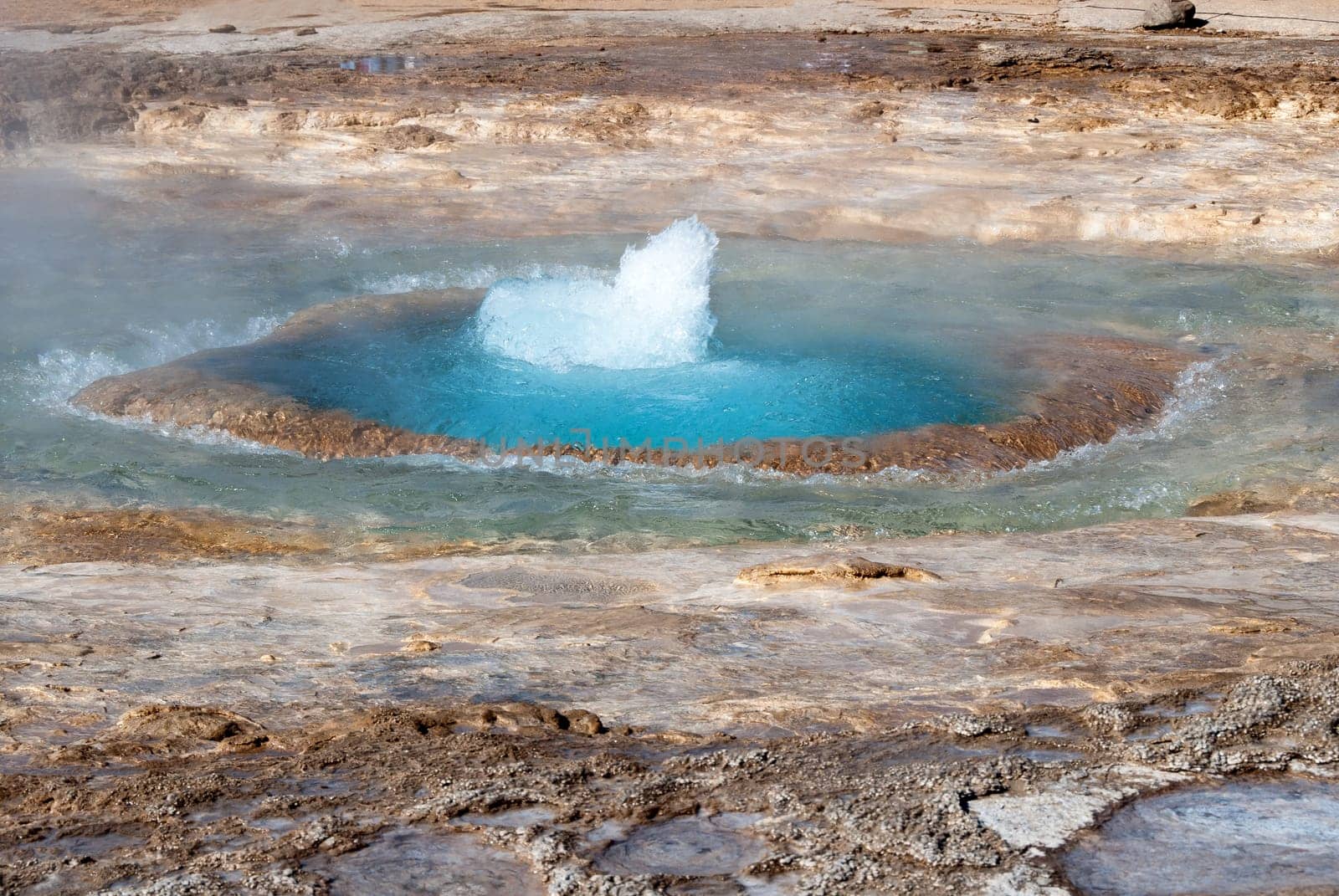 principle of eruption of a Geyser in Iceland