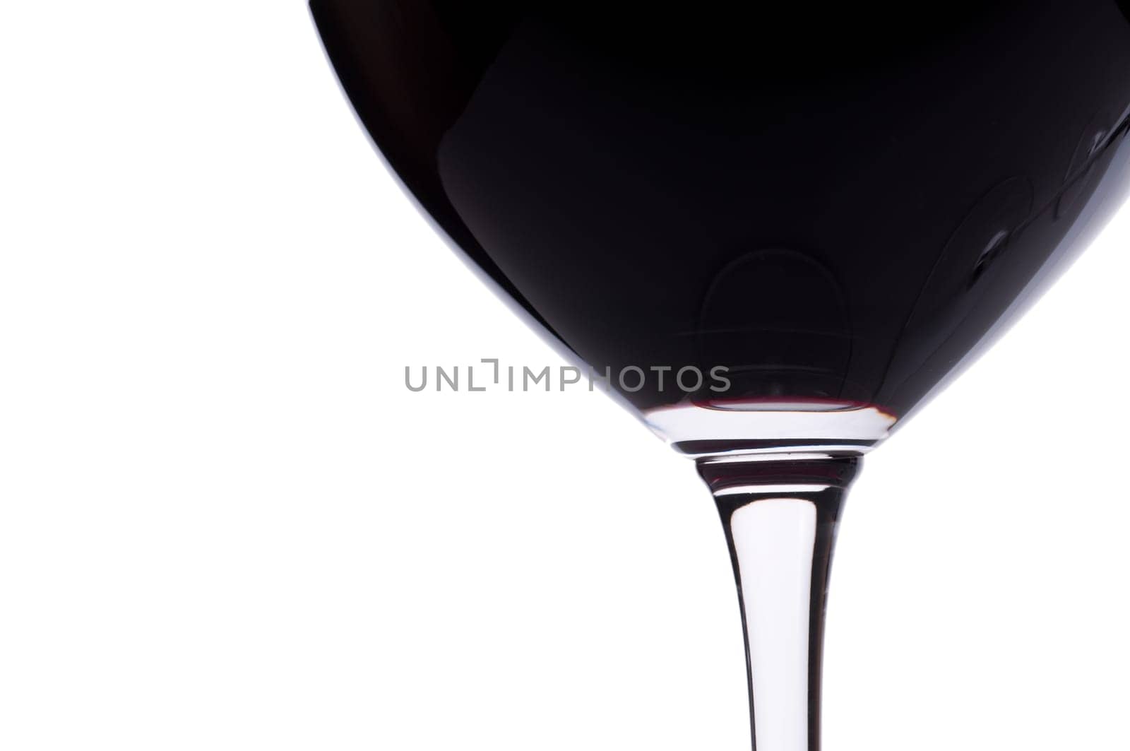 Close-up in backlight of a red wine in a wine glass