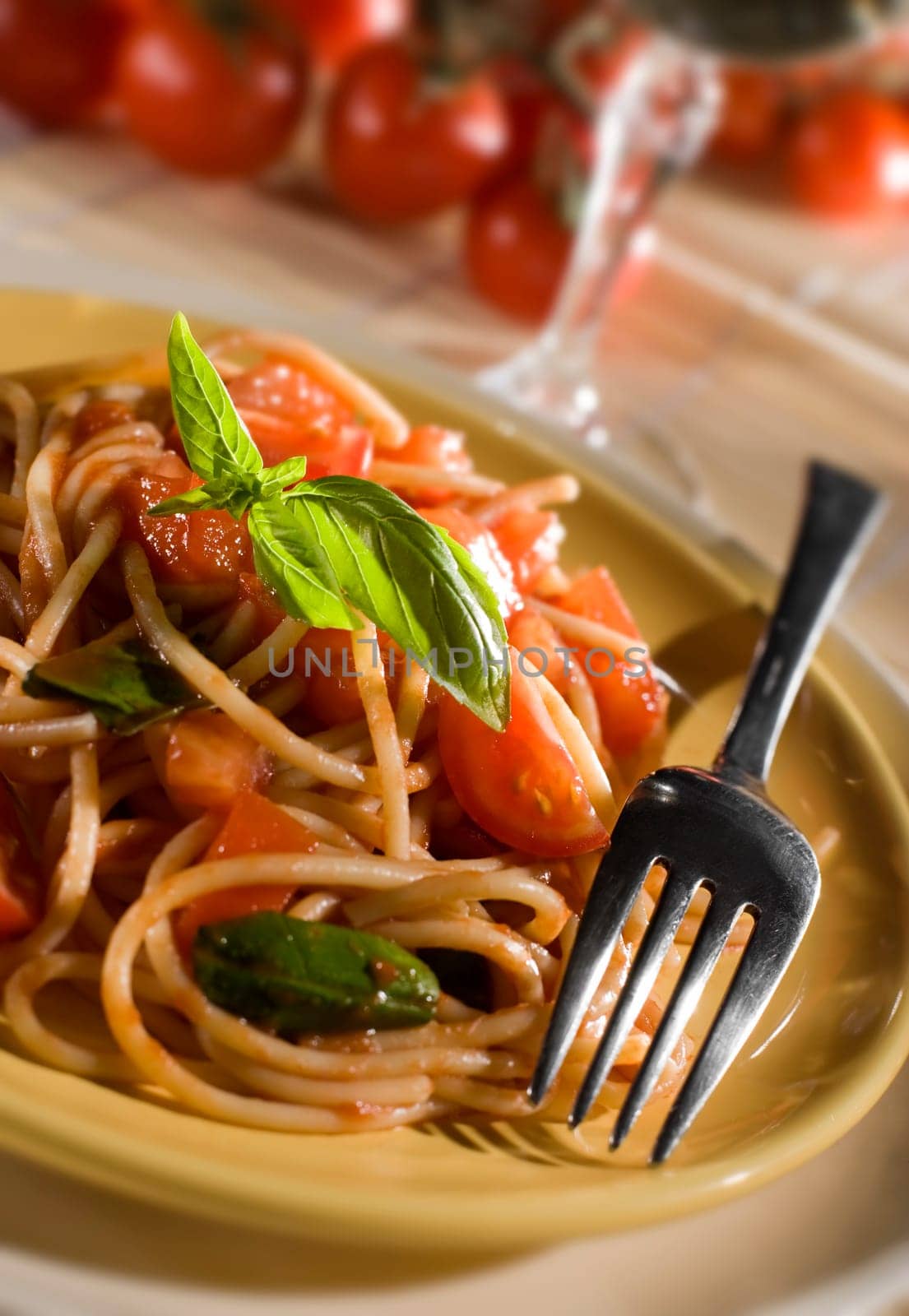 spaghetti with tomato and basil close up shoot