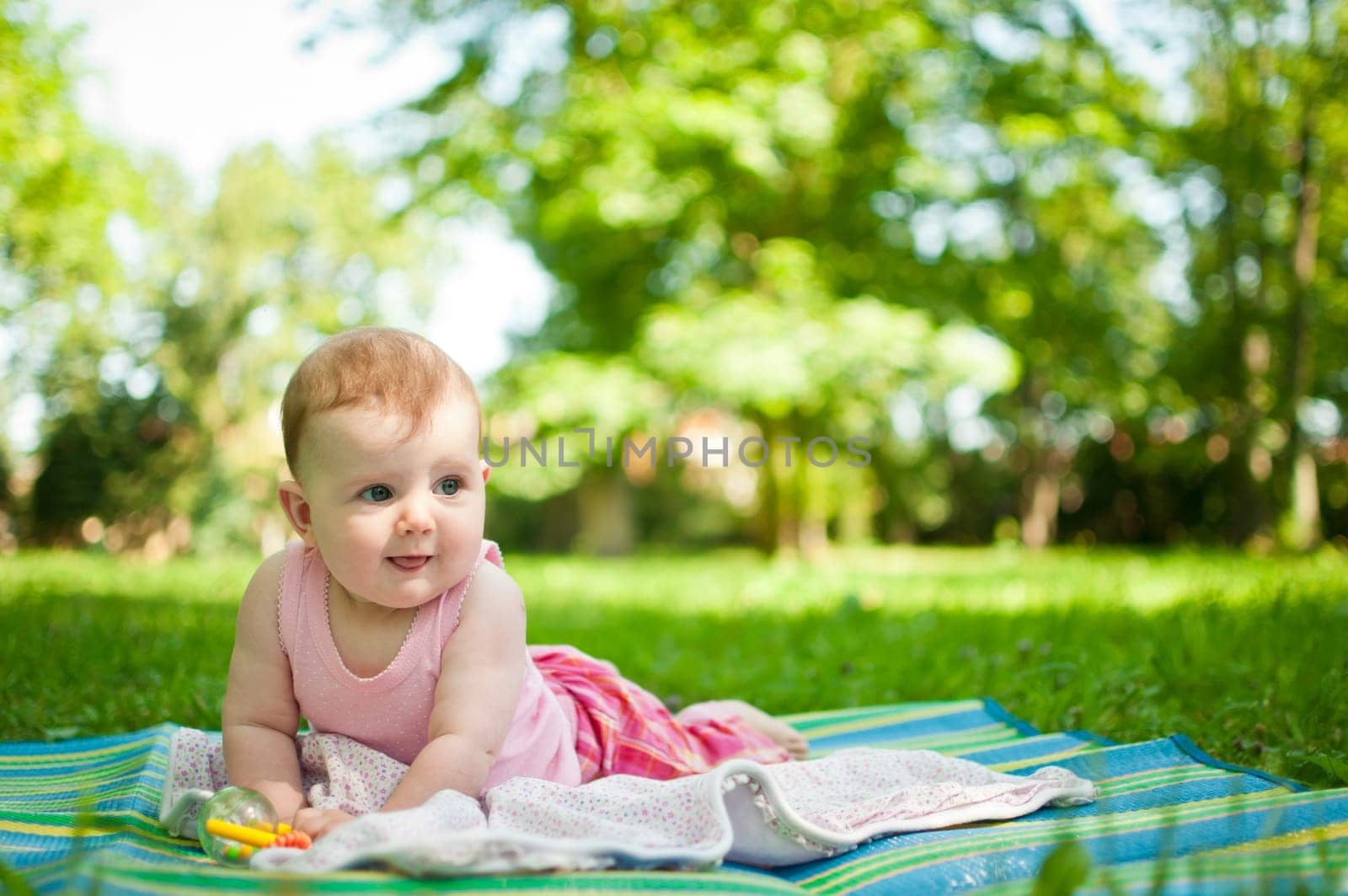 Baby portrait - lying outdoor