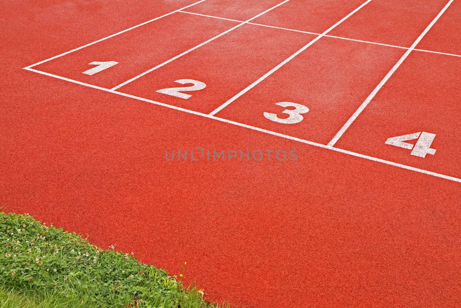 Numbers of track lanes in sports runway
