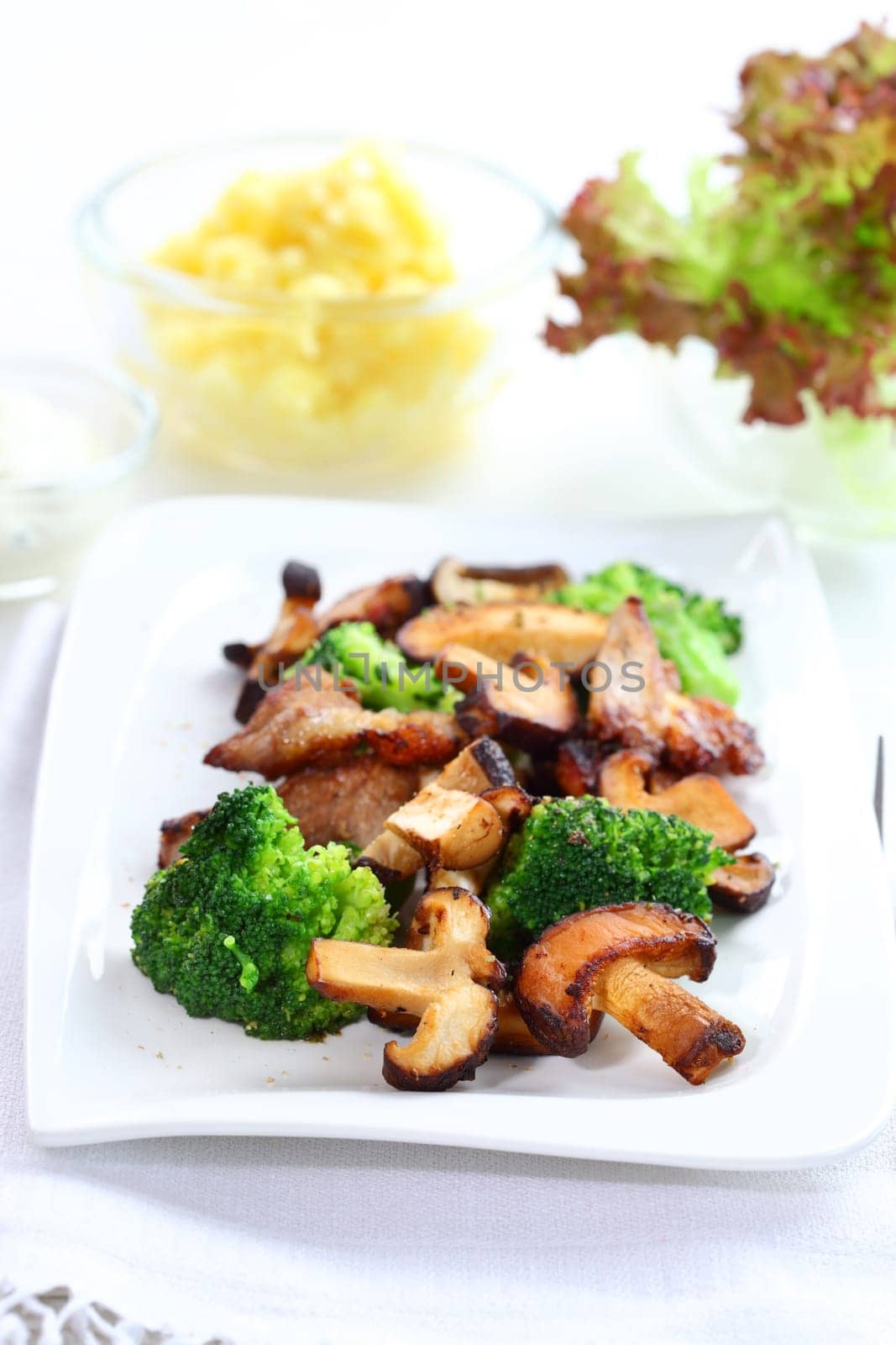 Roasted pork meat with shiitake mushrooms and broccoli