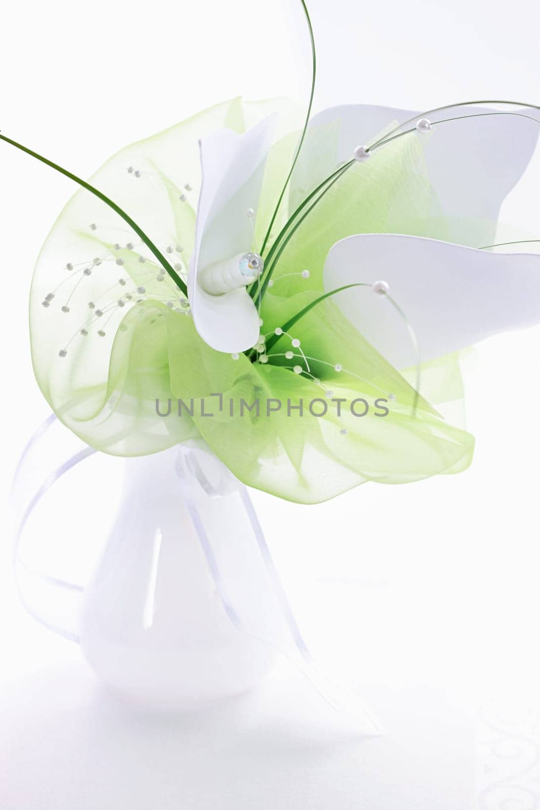 Luxury bouquet as table decoration in white and green