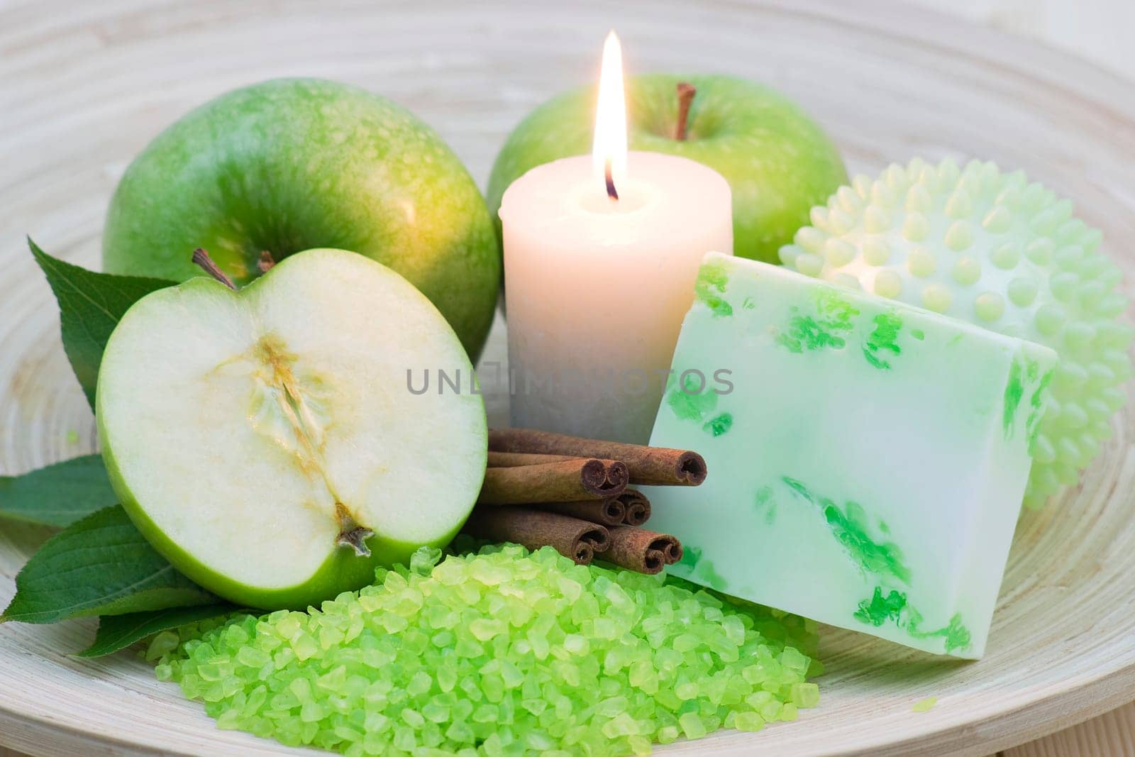 aromatic apple bath - bar of soap, bath salt, fresh apples