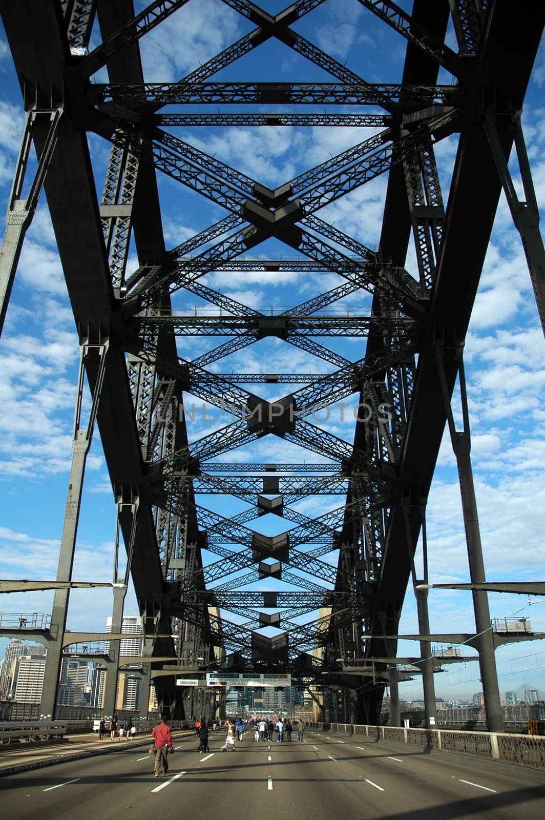 marathon in Sydney, almost empty Harbour Bridge - just a few family runners