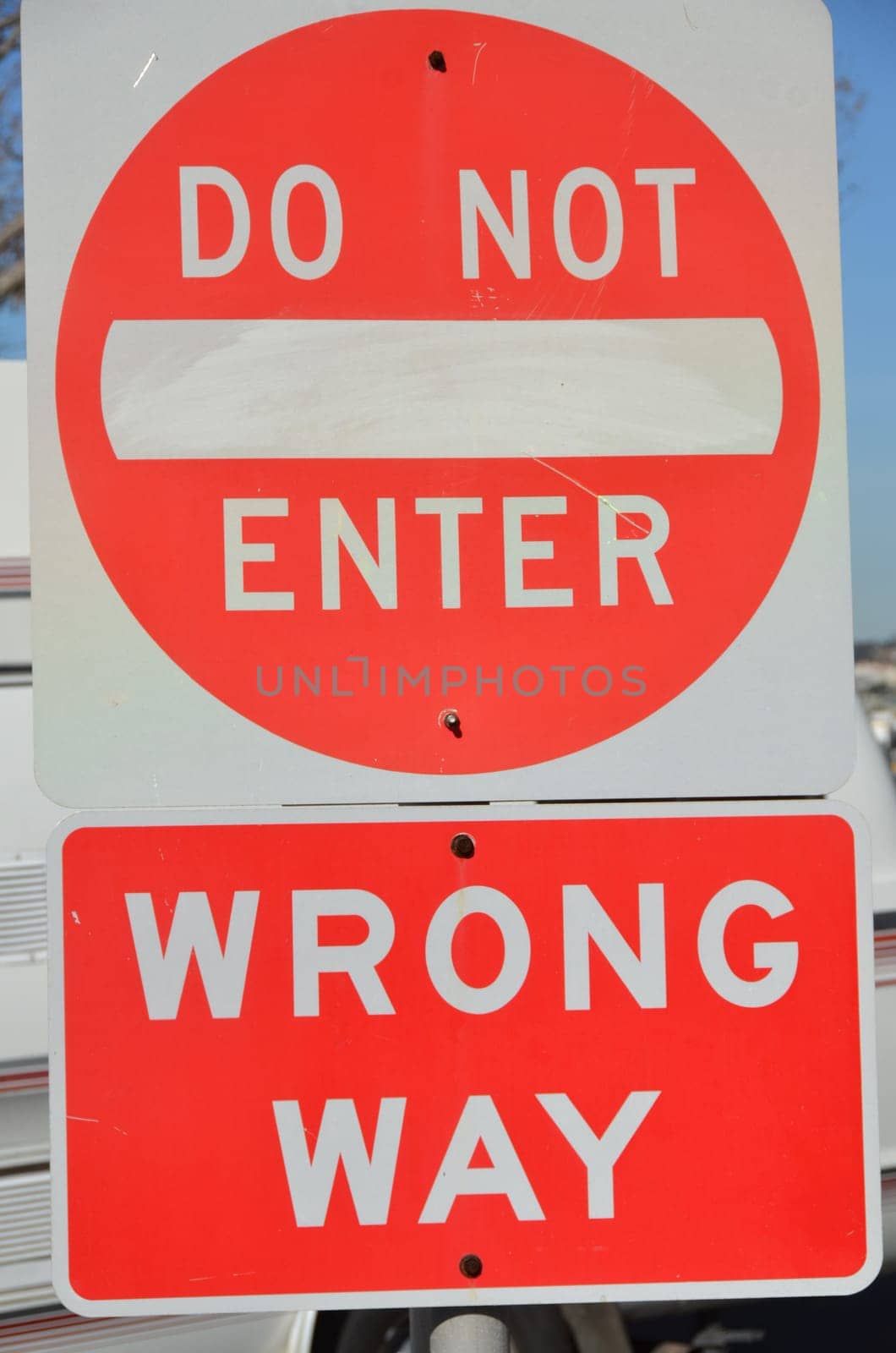 do not enter sign shows the wrong way