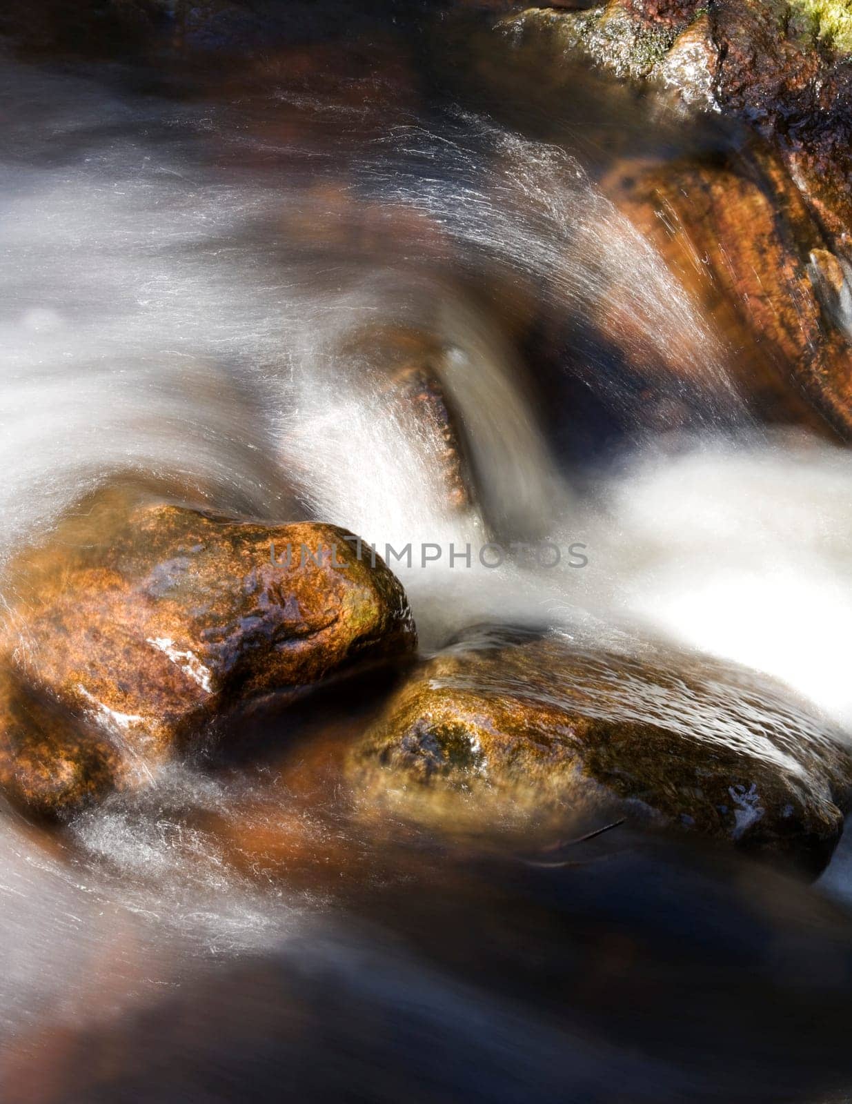 Flowing water with selective focus