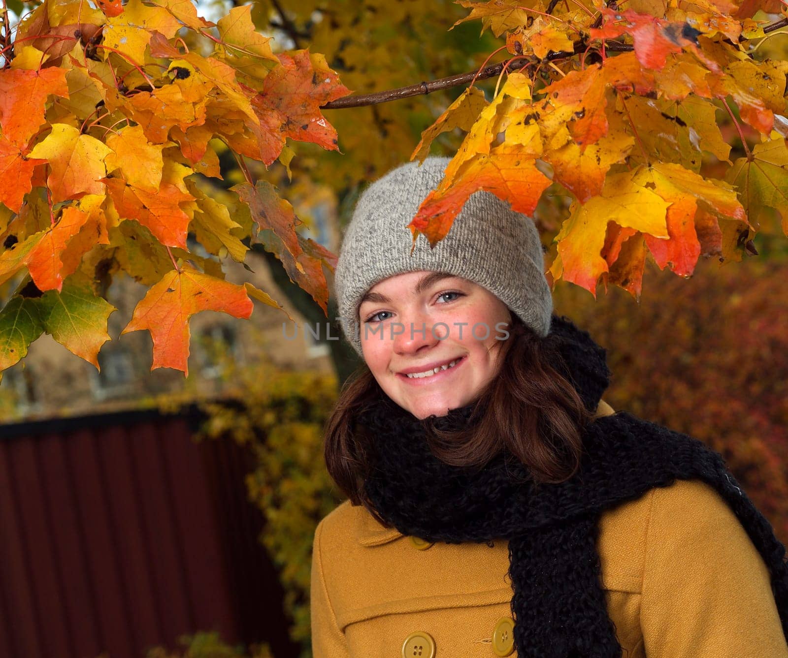 Young girl portrait in Autumn Environment