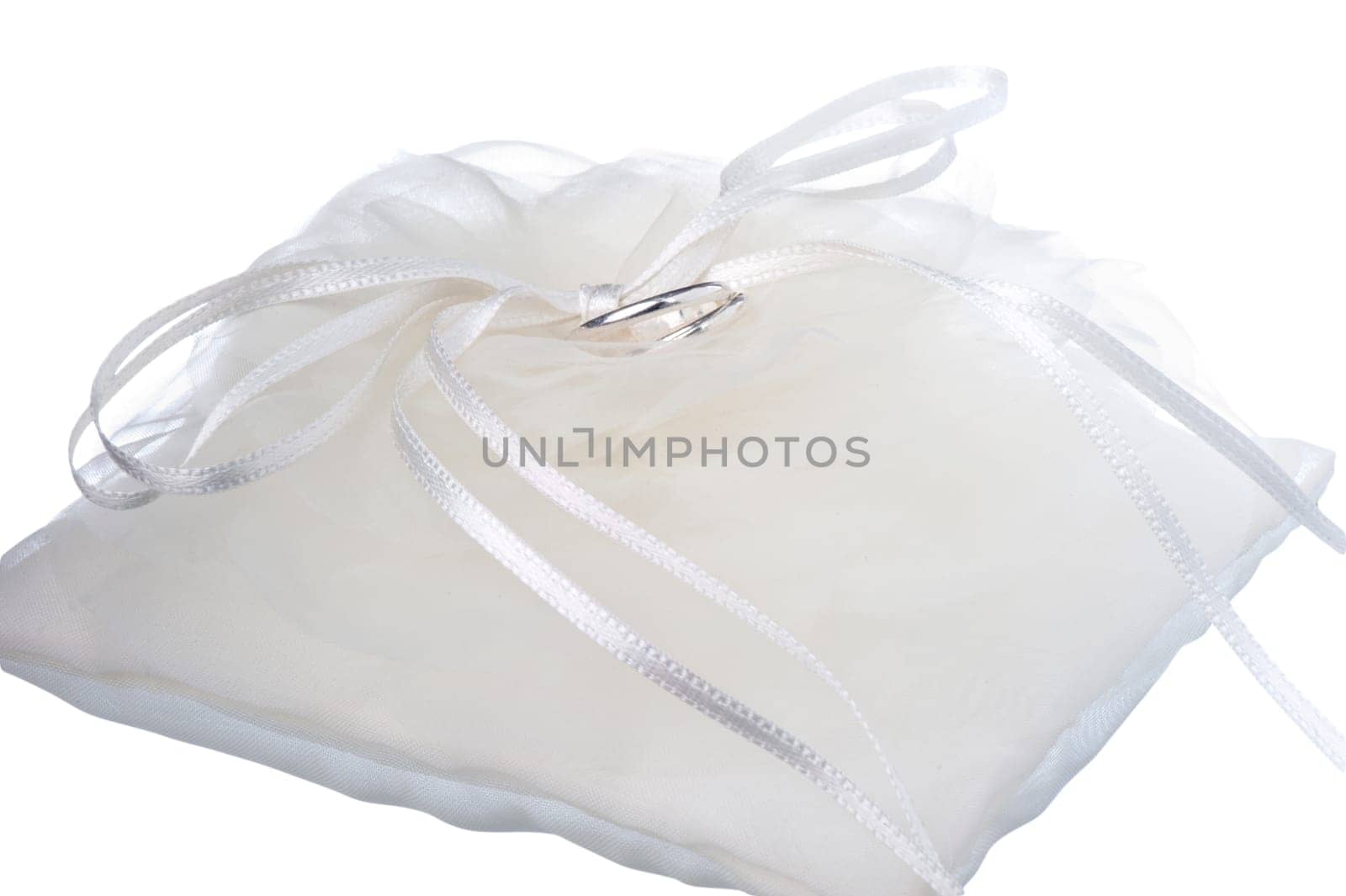 the weeding rings on  a white background