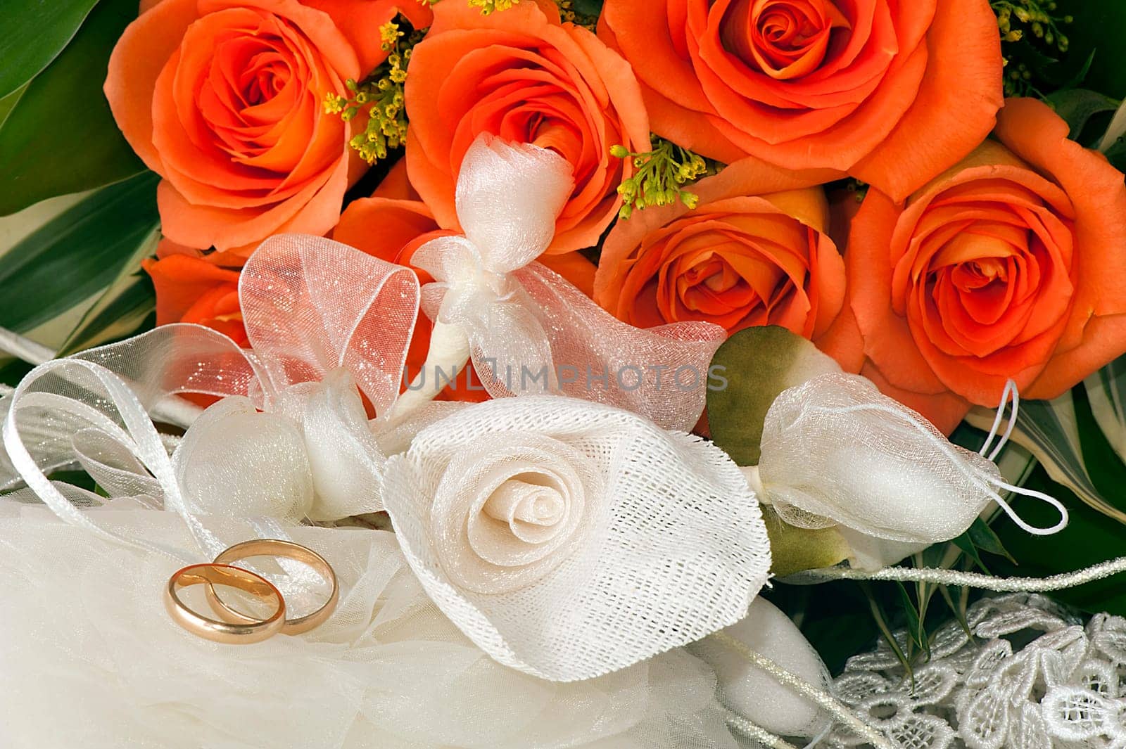 weeding Favors ,wedding rings and candy  for weddings