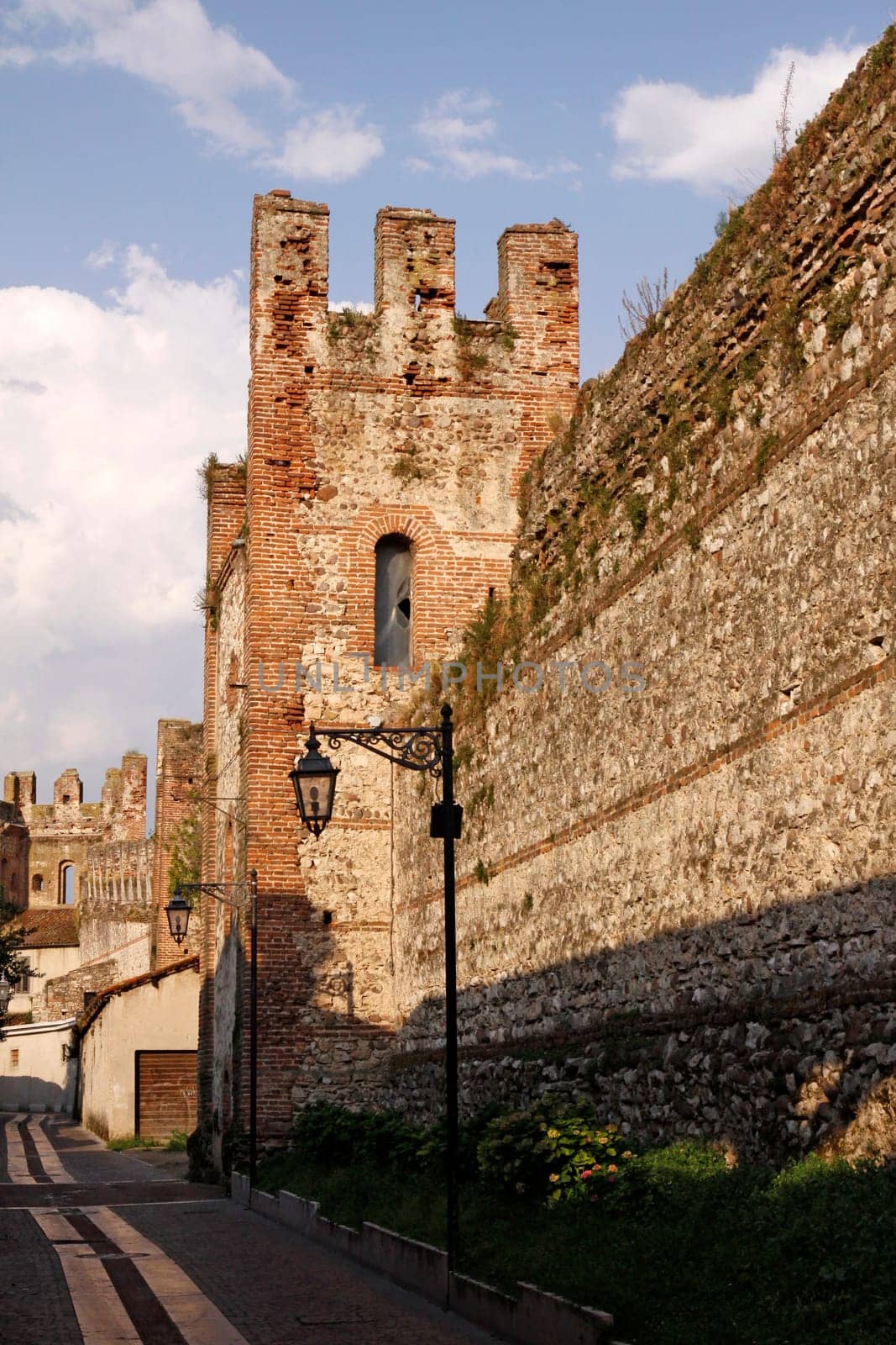 Lazise,Scaligerburg (Castello scaligero),Gardasee,Venetien,Italien - Lazise,Scaliger castle (Castello scaligero),Lake Garda,Veneto,Italy