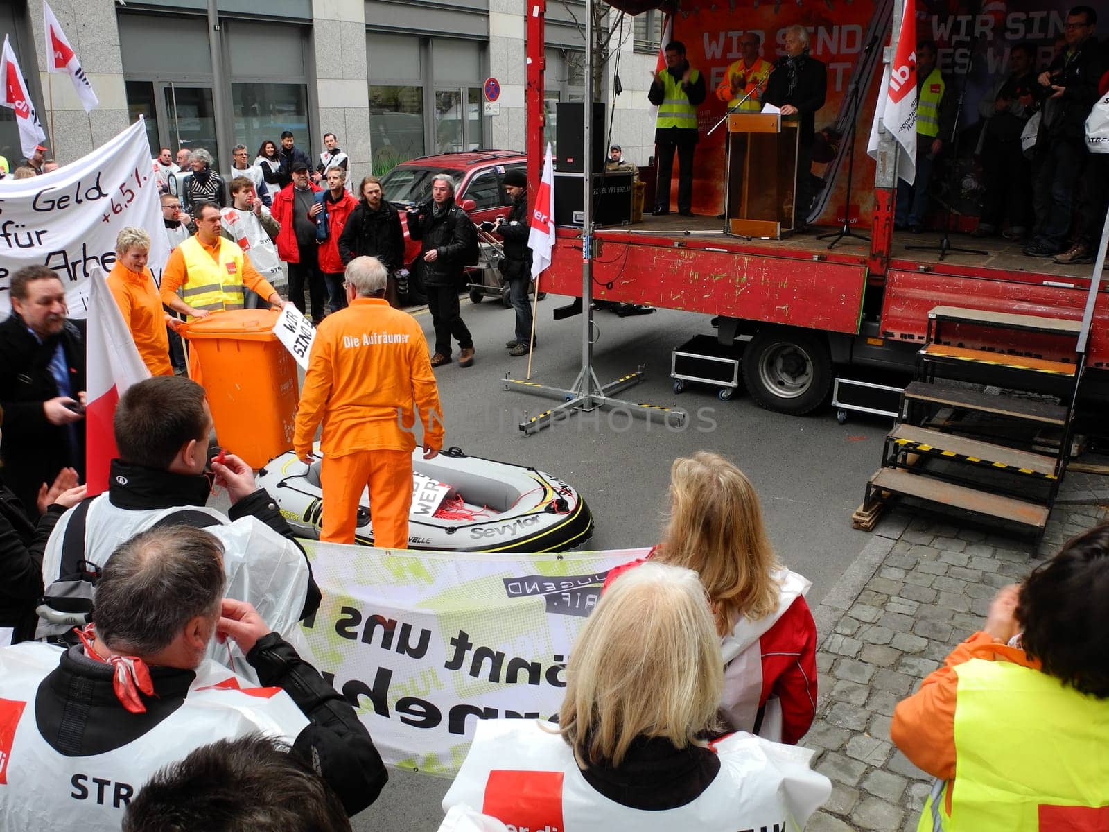Warning strike of the trade union VER. DI in Berlin on 21.03.2012 in front of the headquarters of Berliner Wasserbetriebe
