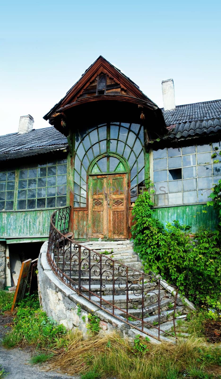 An image of old house with stairway