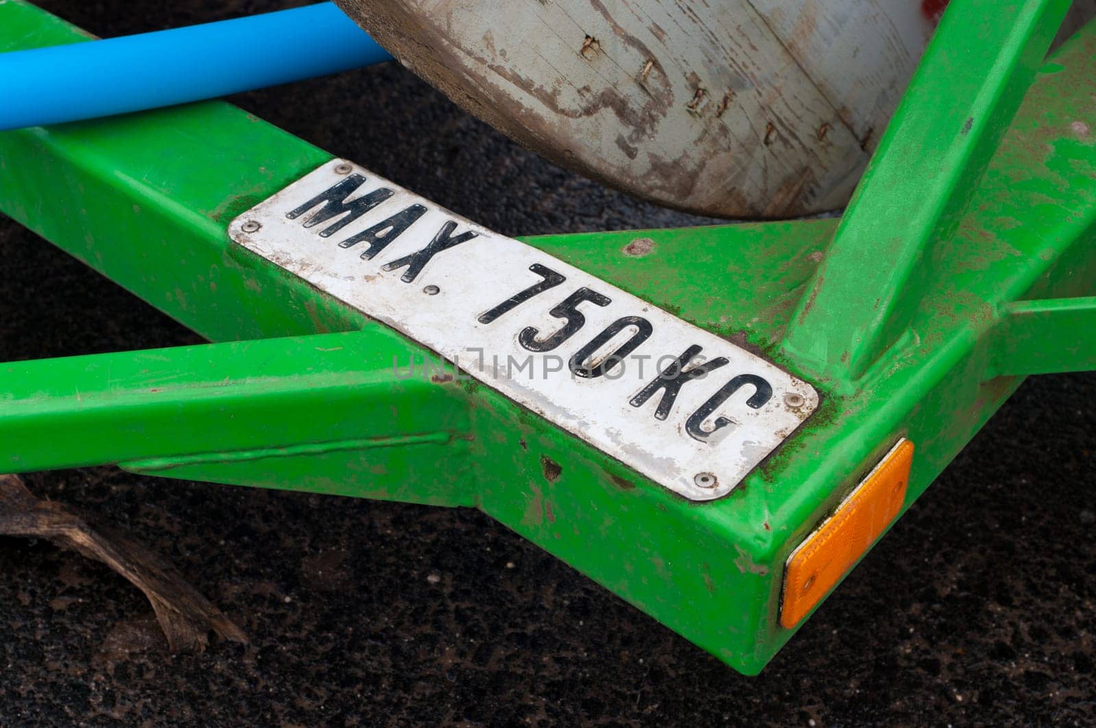 max weight sign on a trailer