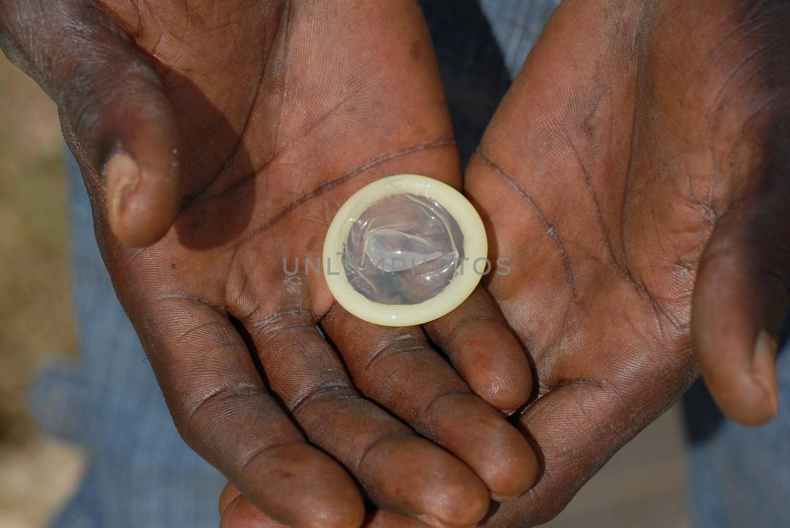 condom in the hands of an African
