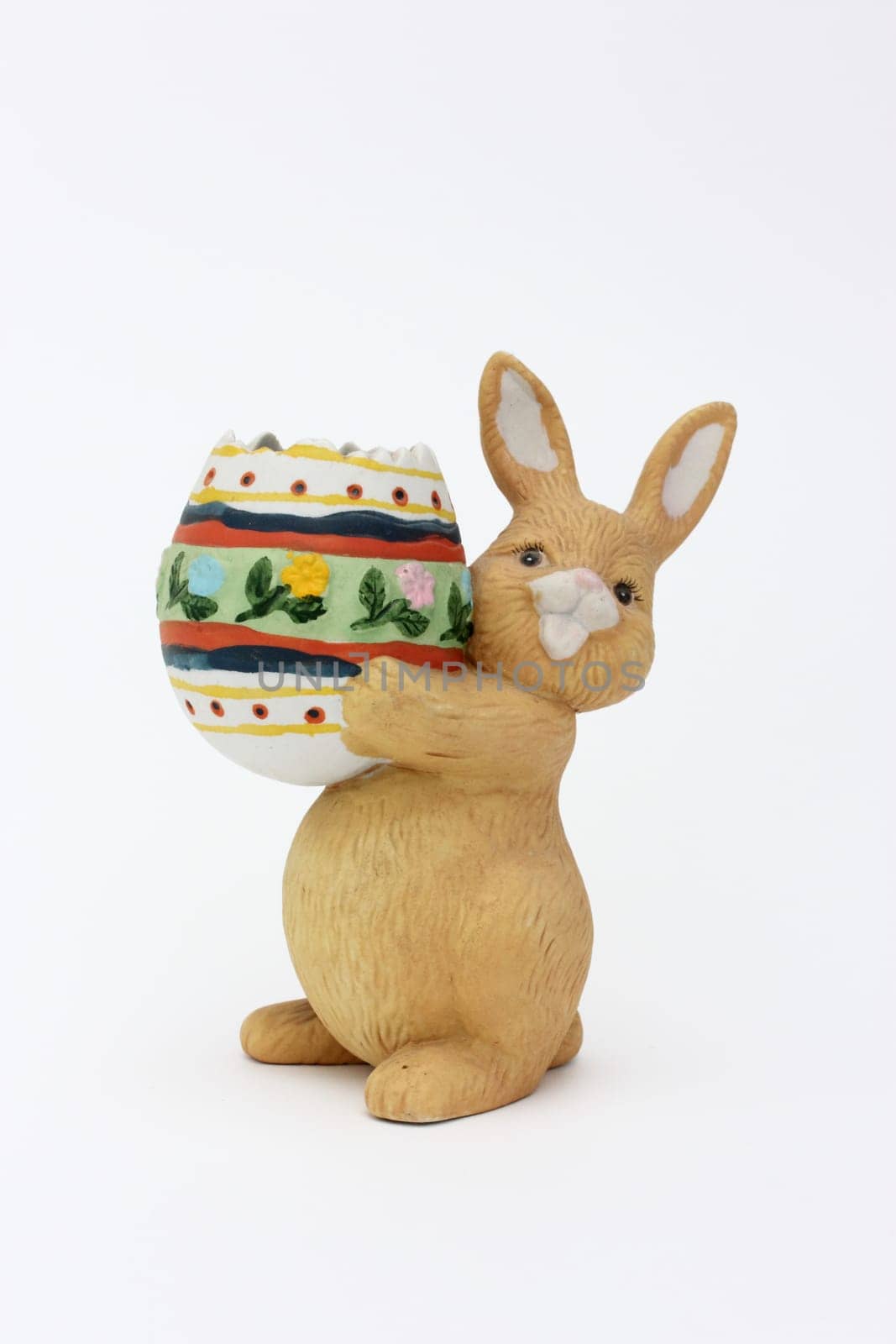 Rabbit with egg of clay, little statuette