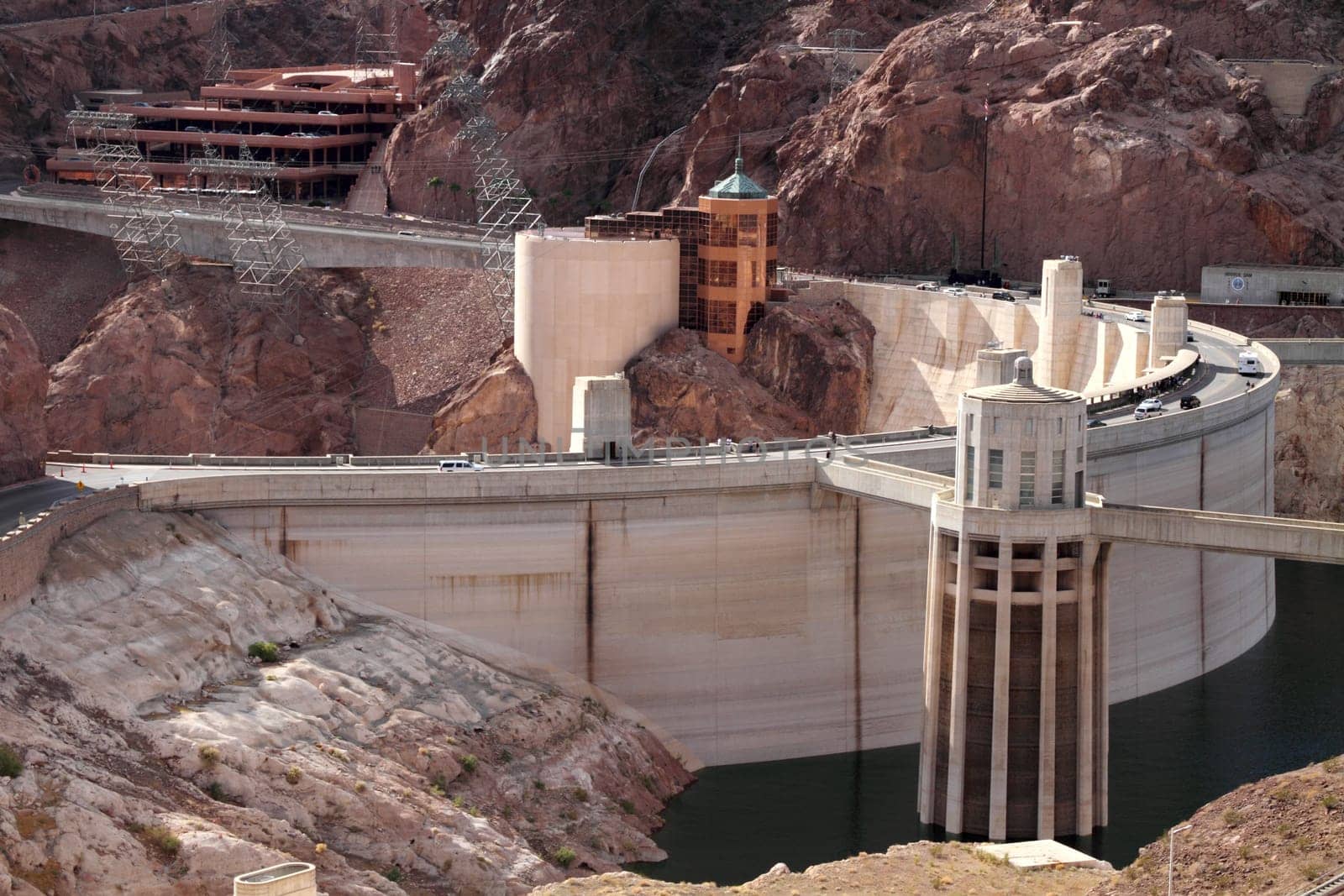 Hoover Dam located on the border between the US states of Arizona and Nevada.
