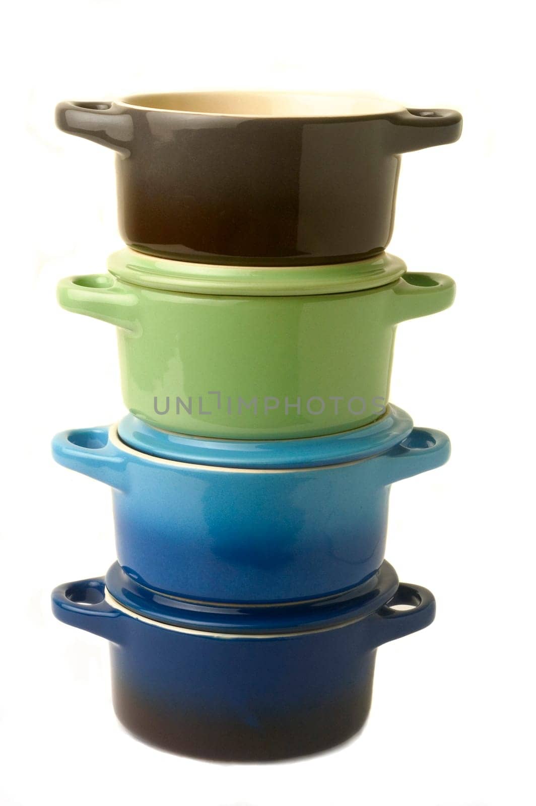 Mini casseroles individual which makes it possible individually to simmer a dish while adding an original character to the presentation.