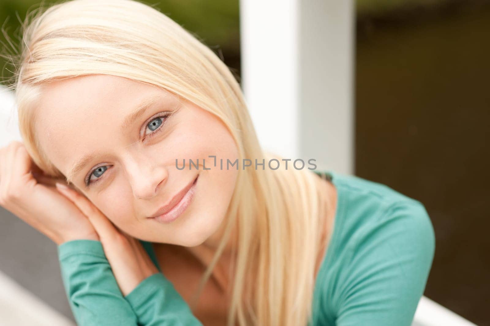 Portrait of a young and smiling woman in the park