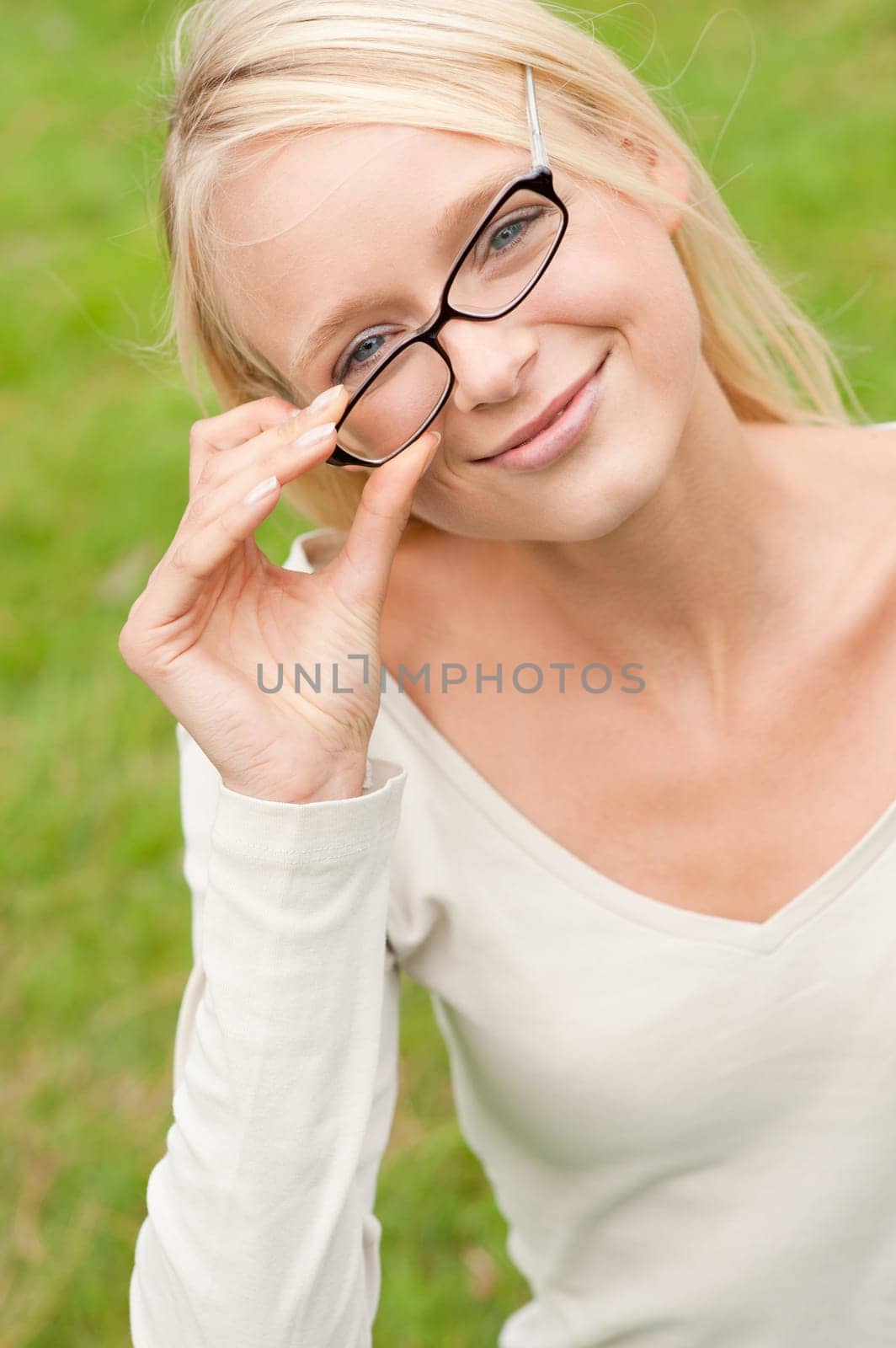 Portrait of a young and smiling woman in the park