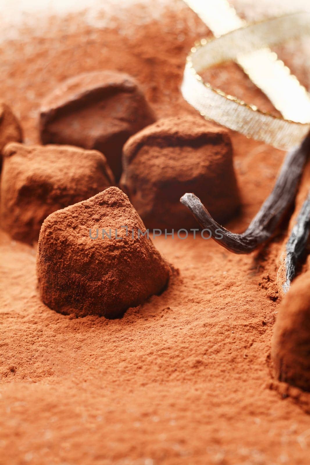 Chocolate pieces of irregular sizes covered in cocoa powder