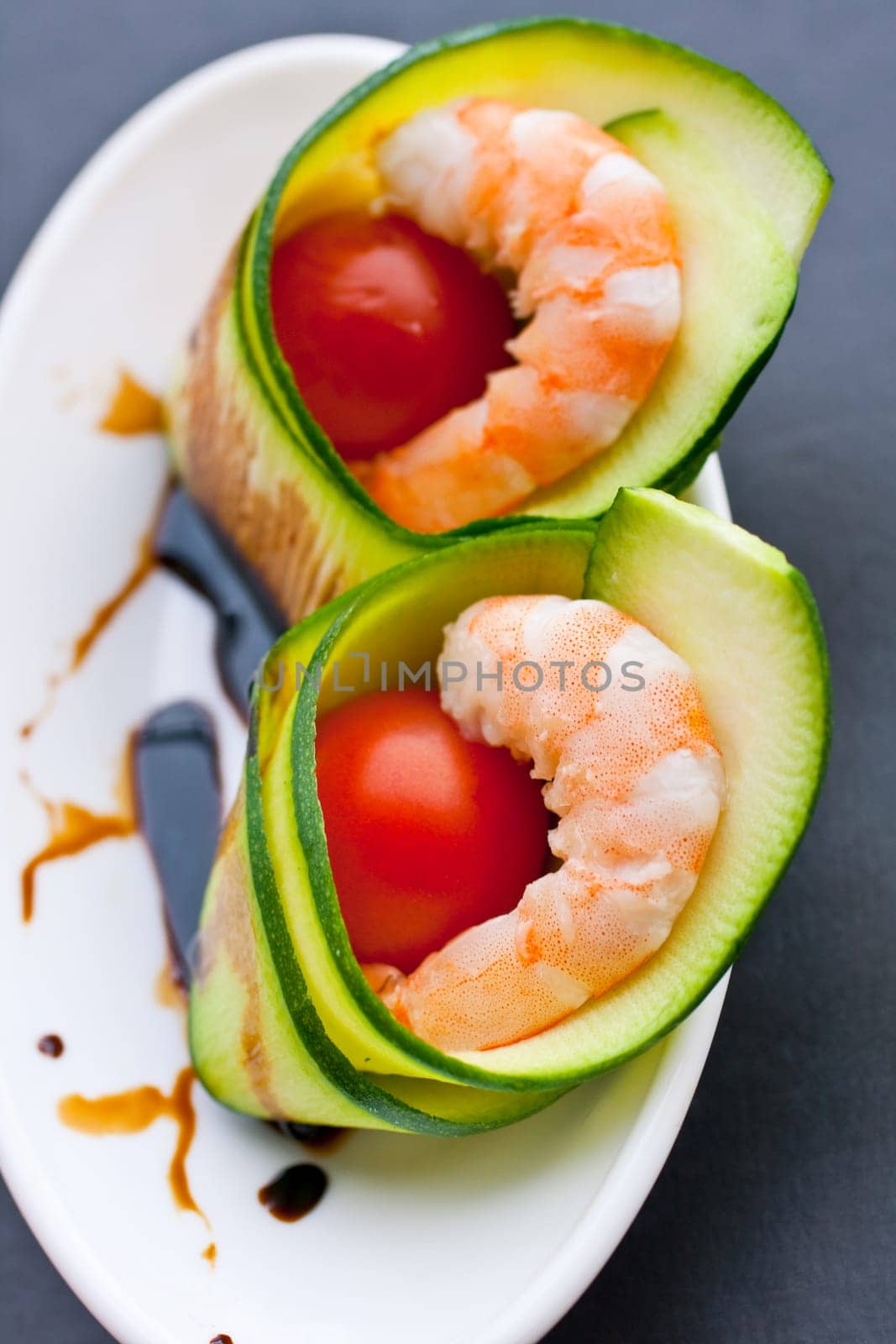 Appetizer with zucchini, shrimp and tomatoes