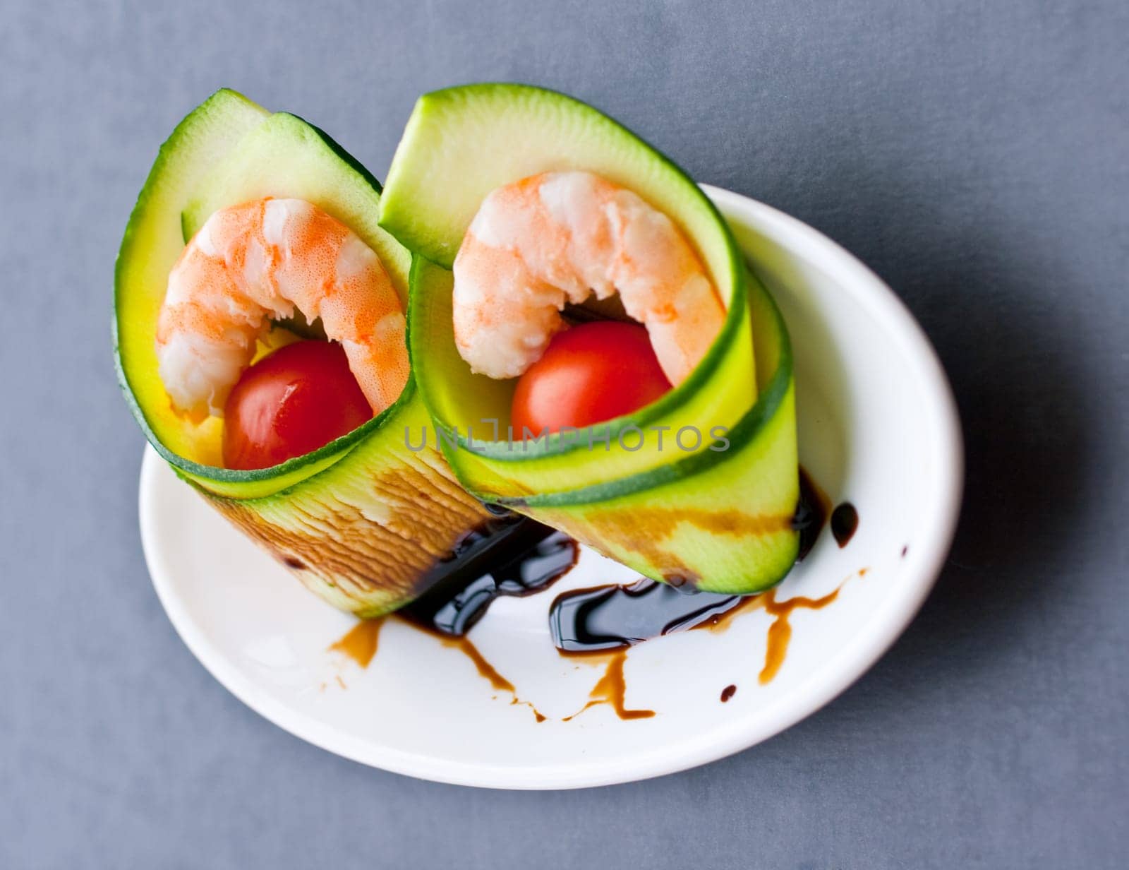 Appetizer with zucchini, shrimp and tomatoes