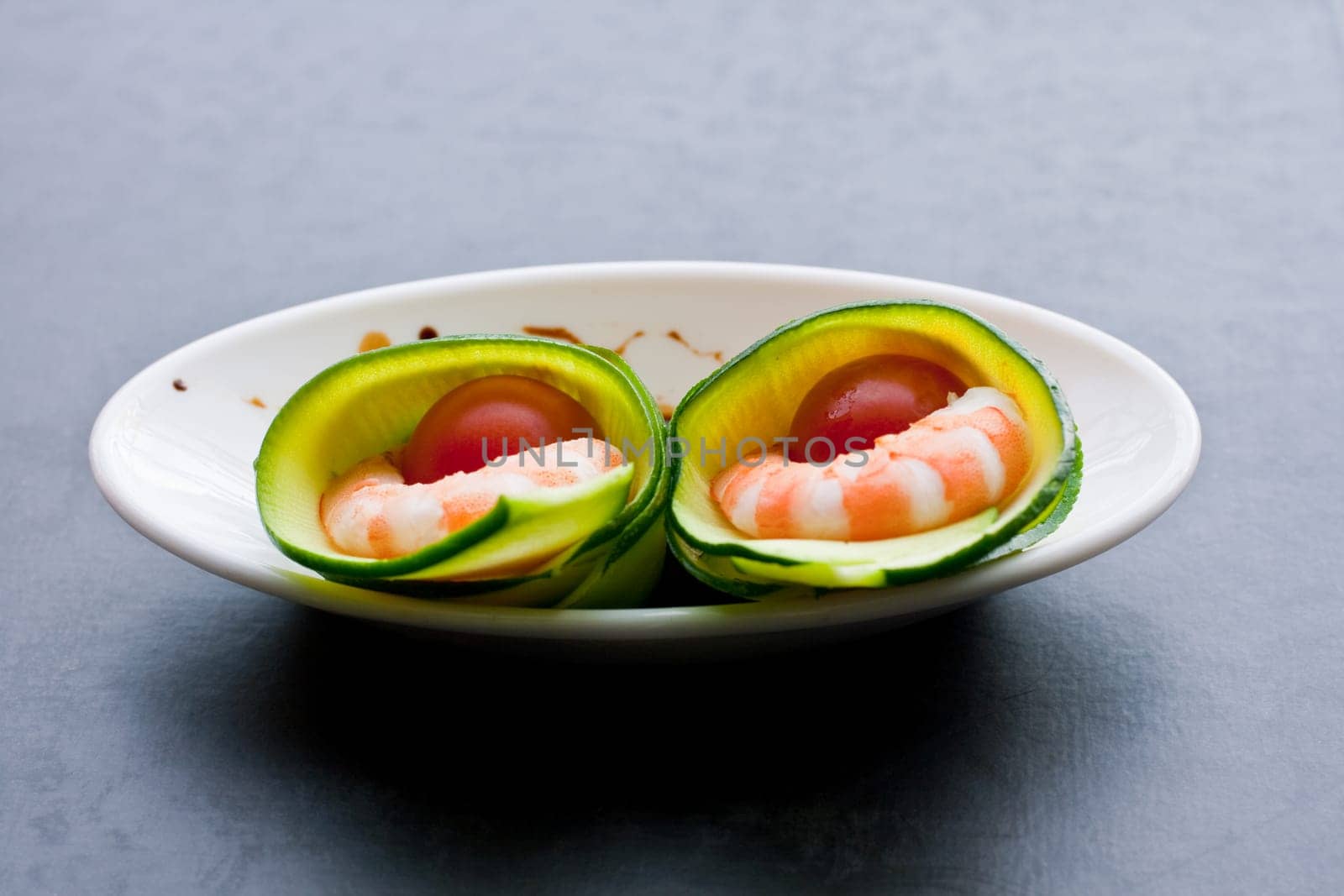 Appetizer with zucchini, shrimp and tomatoes