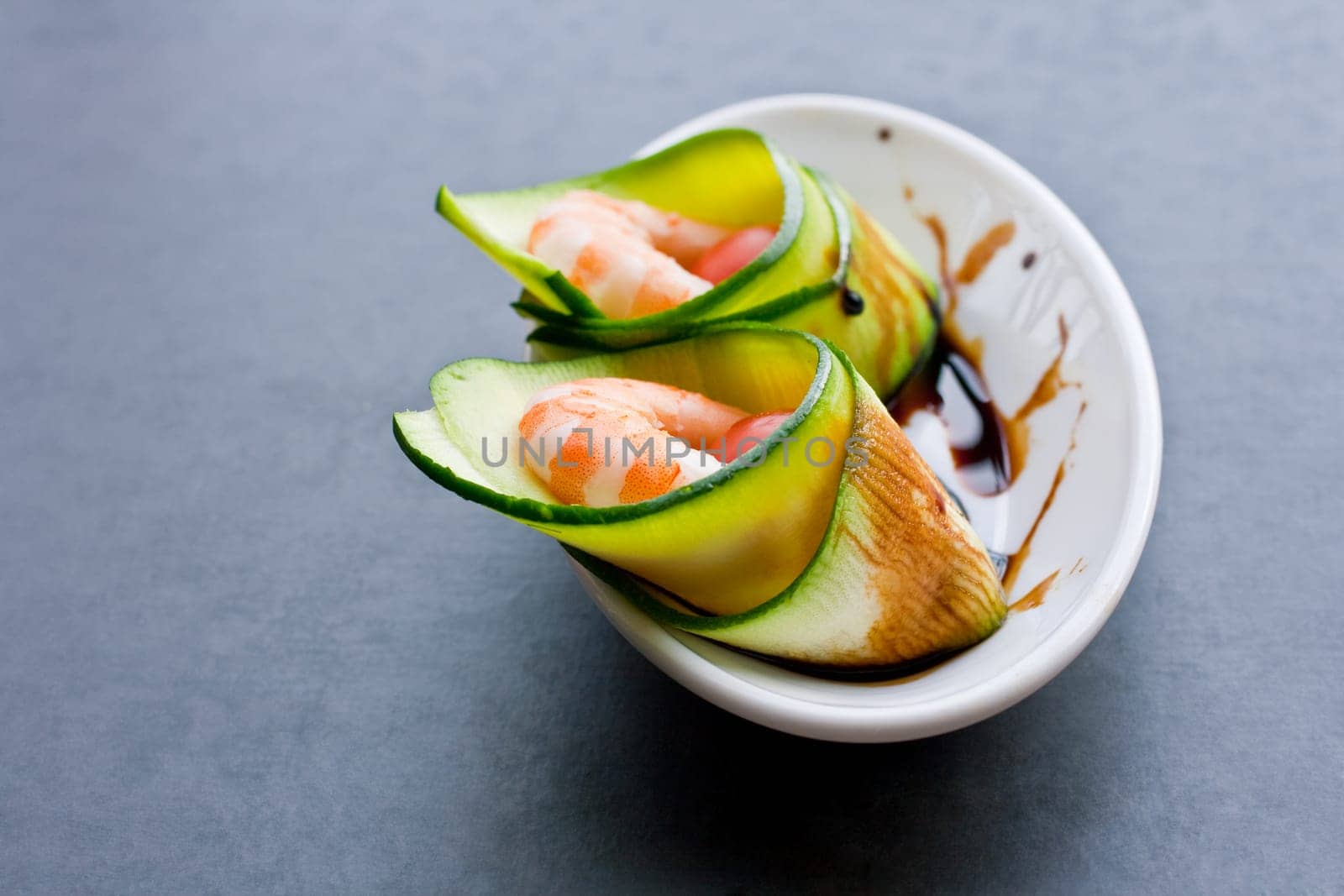 Appetizer with zucchini, shrimp and tomatoes