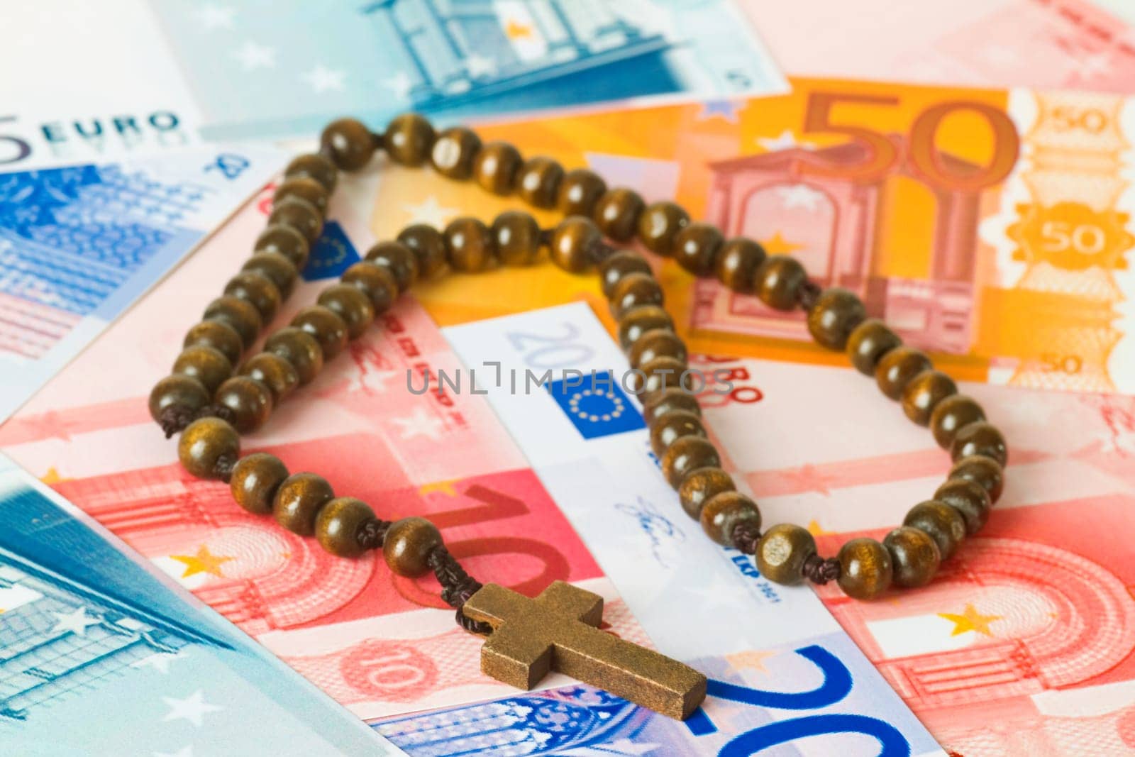 Rosary on Euro Banknotes