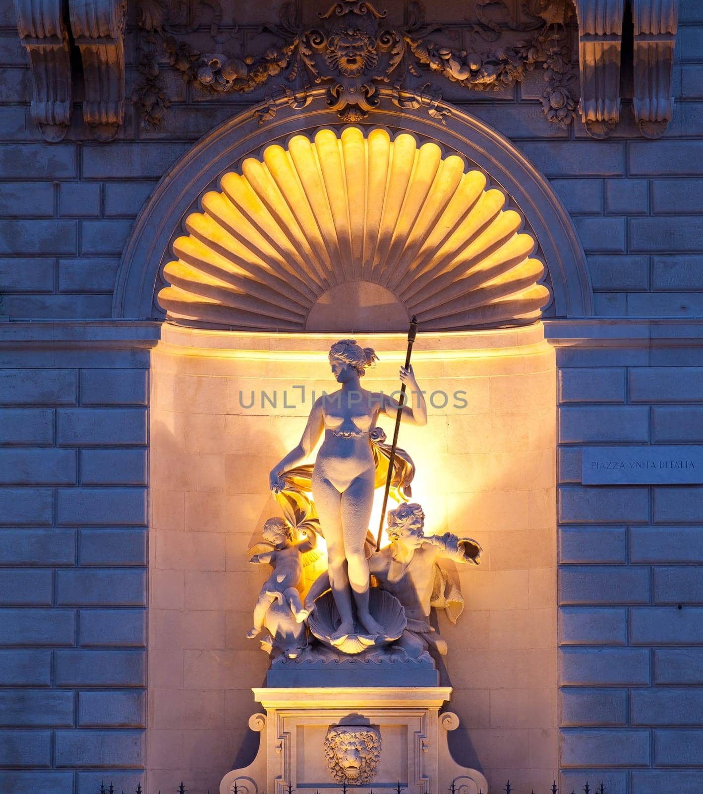 Venus statue inside a niche, Trieste