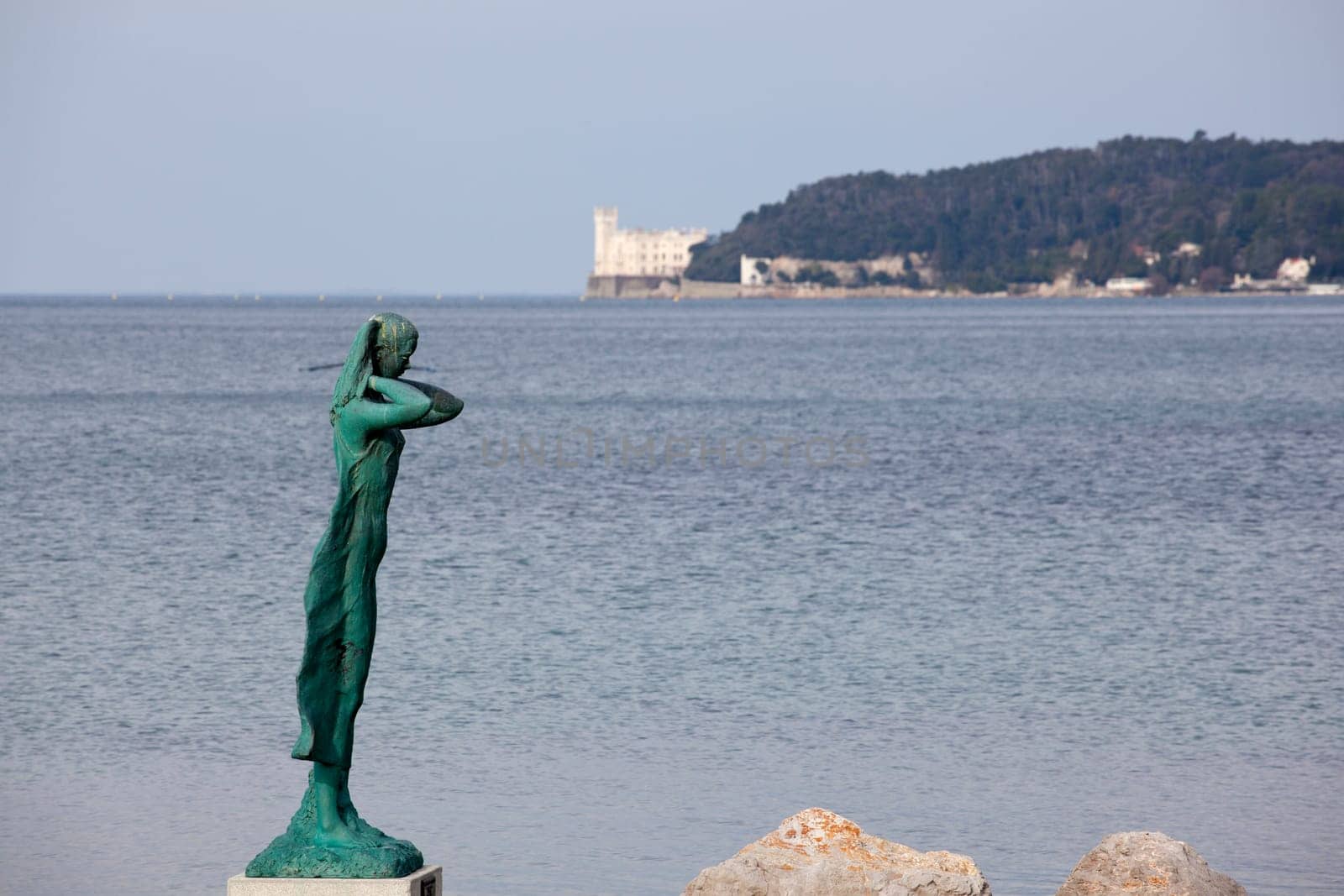 La mula de trieste - Statue on the sea - Italy