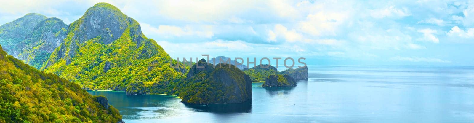 Panorama of a tropical lagoon. El Nido