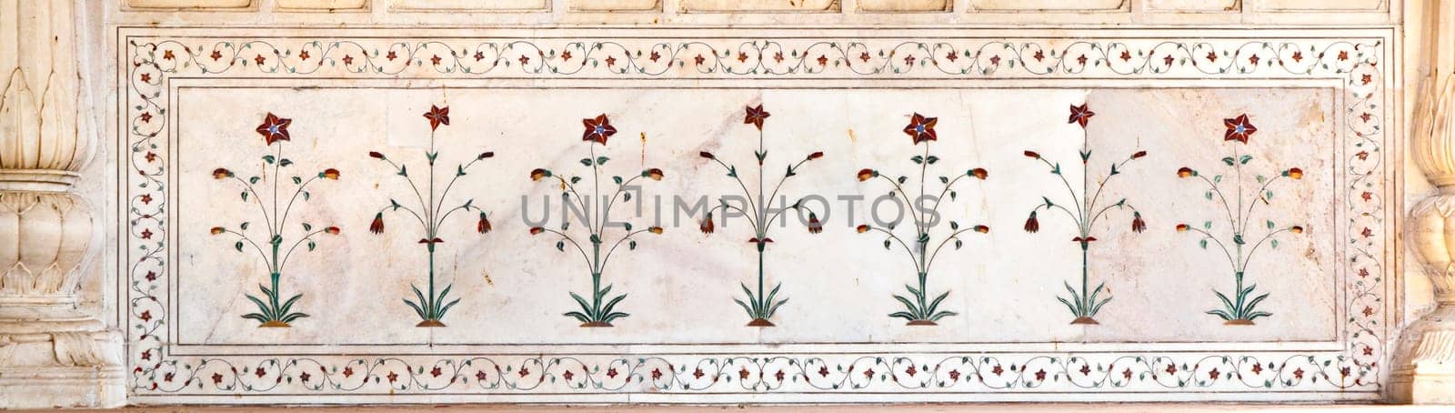 Inlaid marble, columns and arches, Hall of Private Audience or Diwan I Khas at the Lal Qila or Red Fort in Delhi, India