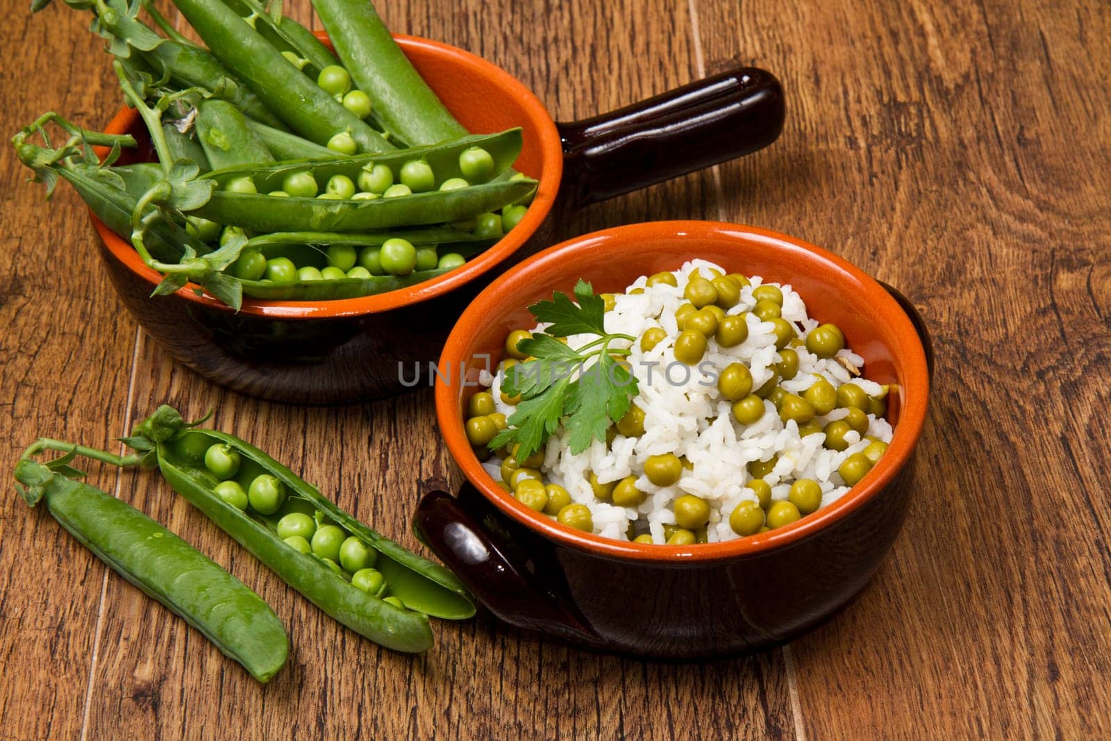risotto with peas in crock