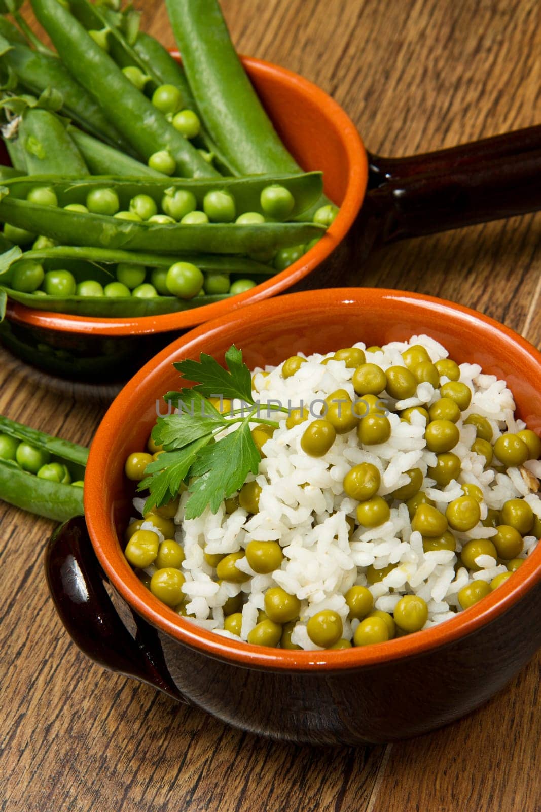 risotto with peas in crock