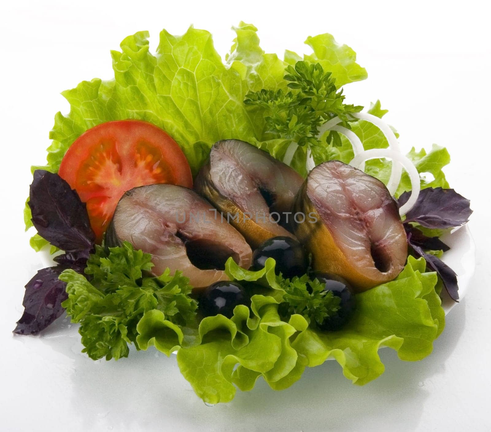 Smoked mackerel slices with chopped salad