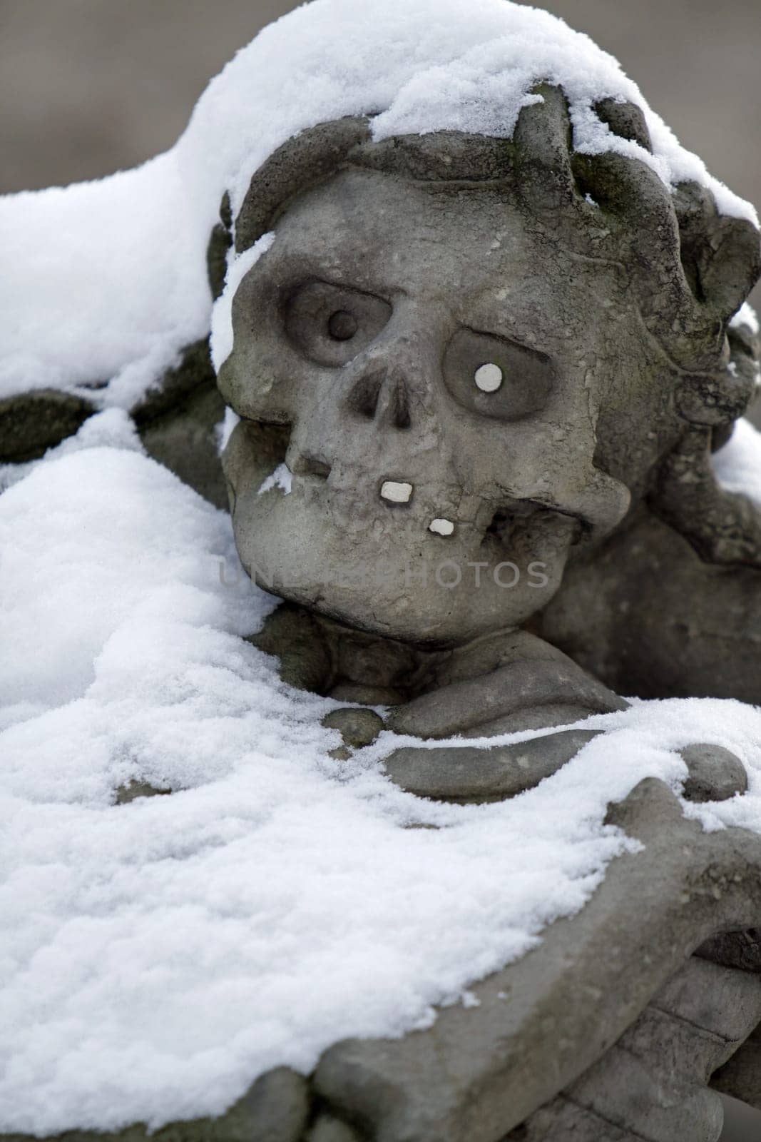 Death on the mausoleum in Alverdissen