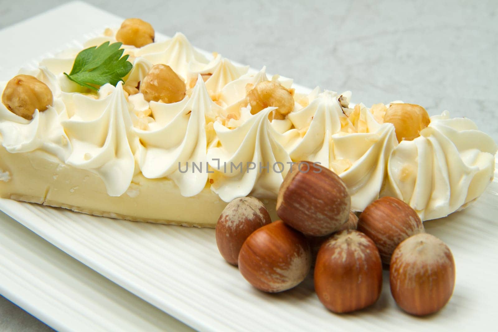 tarte with brie and hazelnut