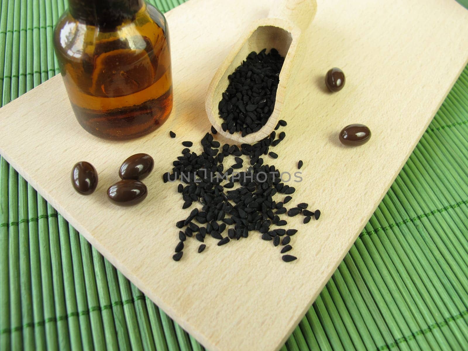 Black cumin and black cumin oil capsules