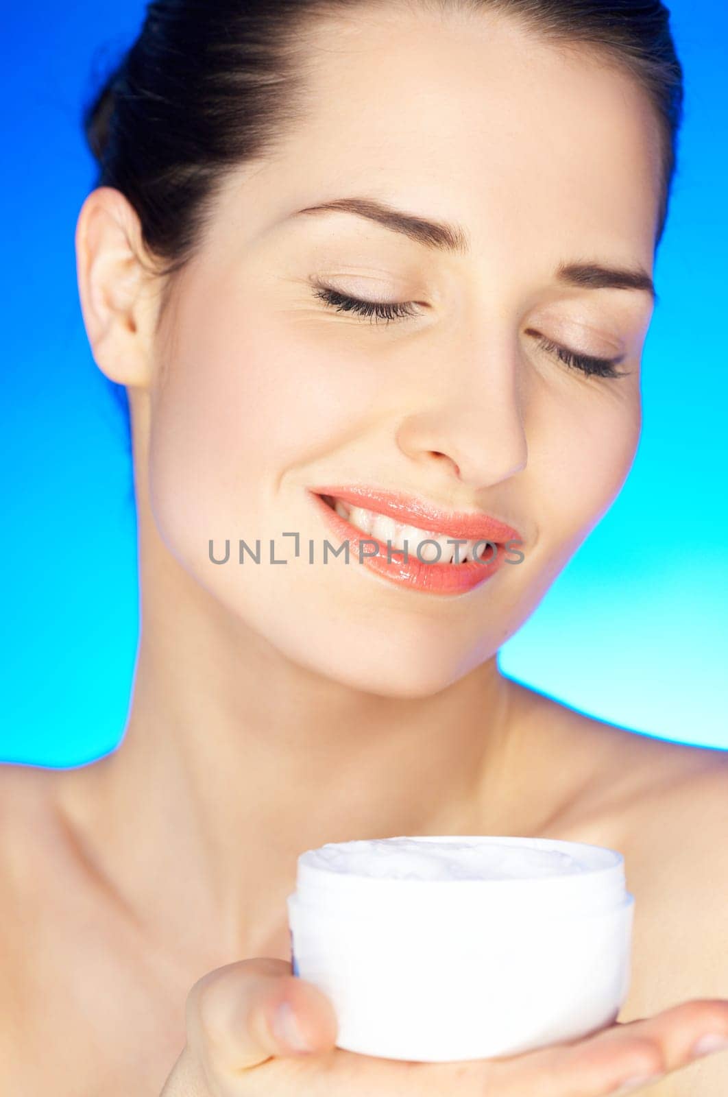 Portrait of 20-25 years old beautiful woman with cream