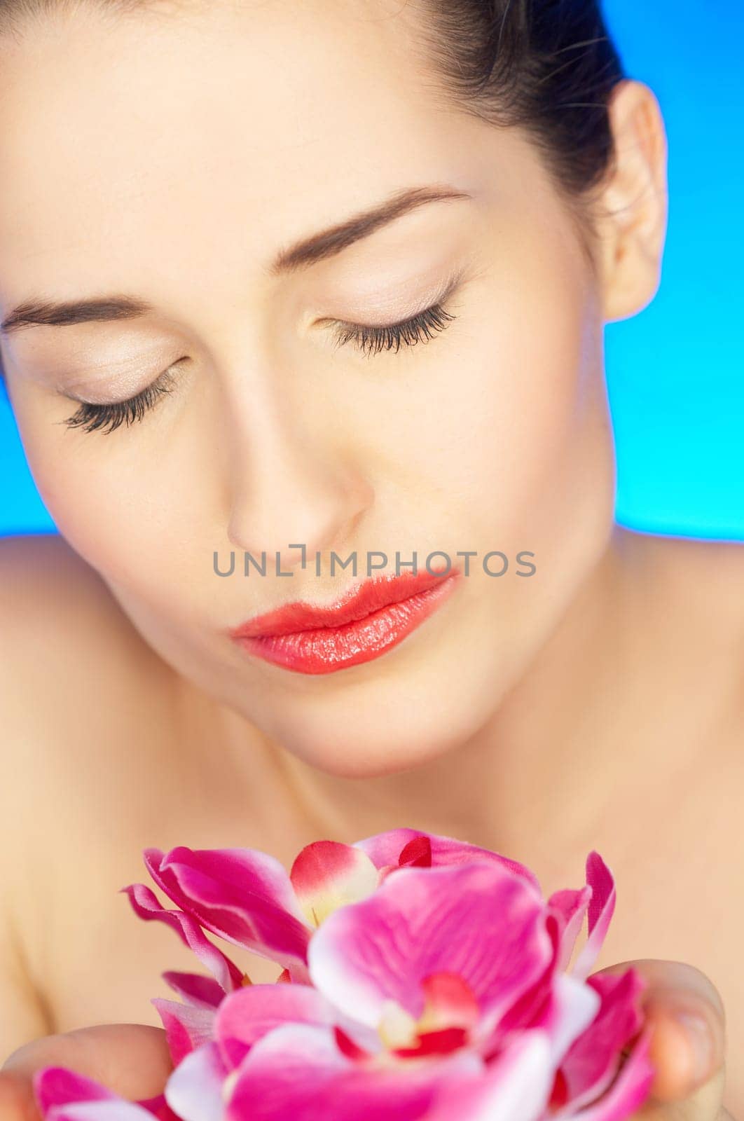 Portrait of beautiful woman holding bunch of flowers